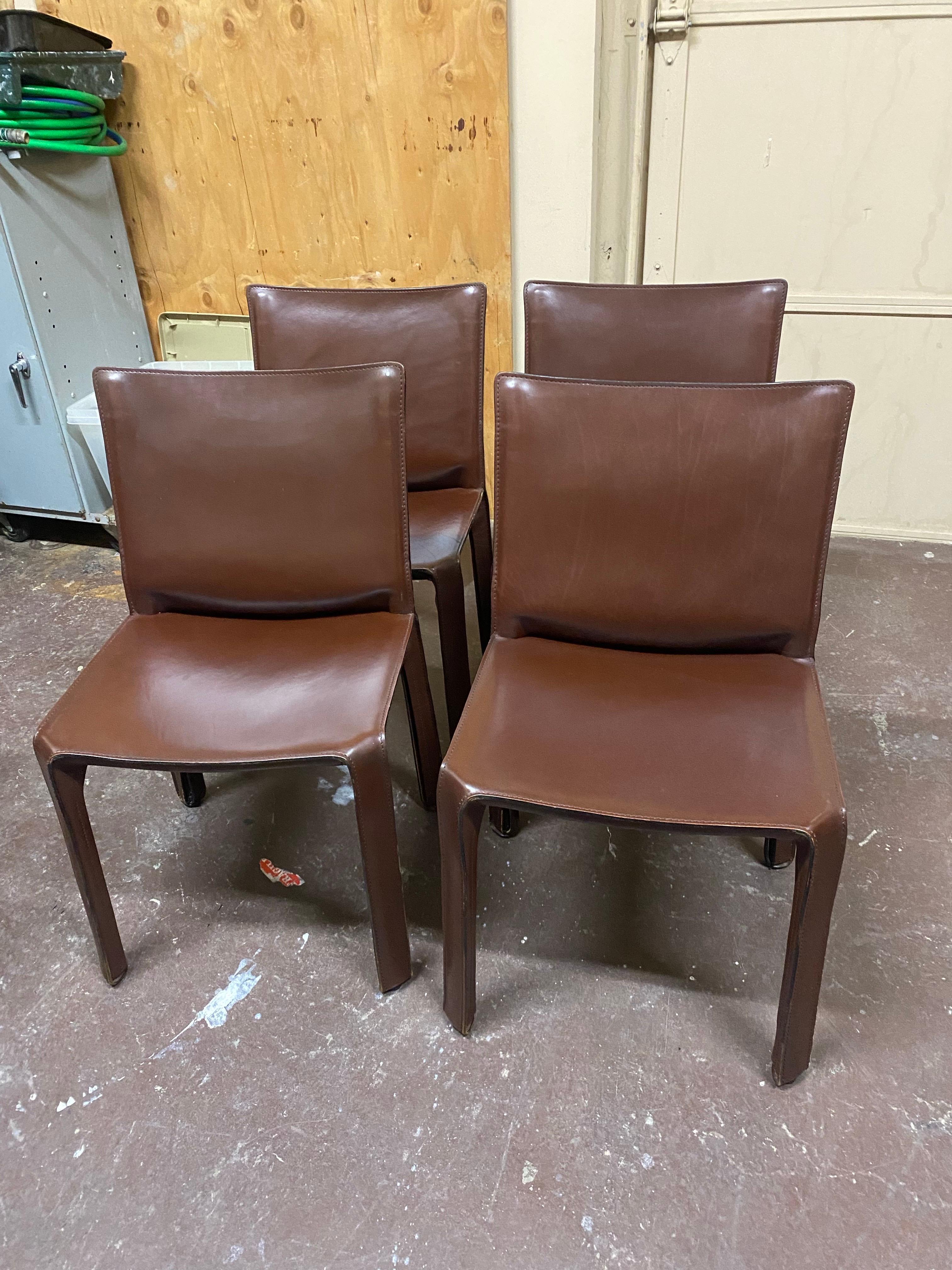 Postmoderne Ensemble de deux chaises en cuir Cassina par Mario Bellini