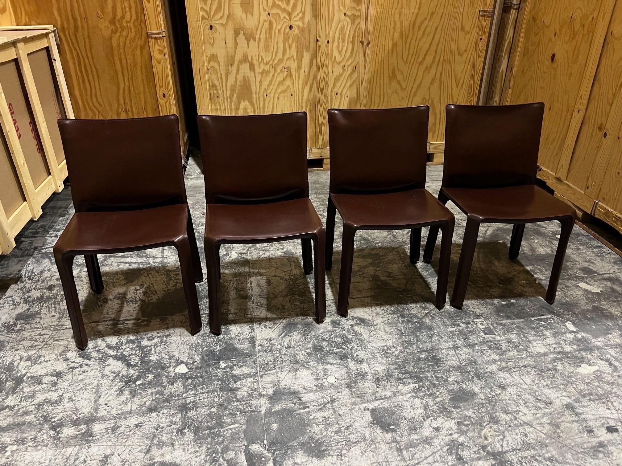 italien Ensemble de deux chaises en cuir Cassina par Mario Bellini