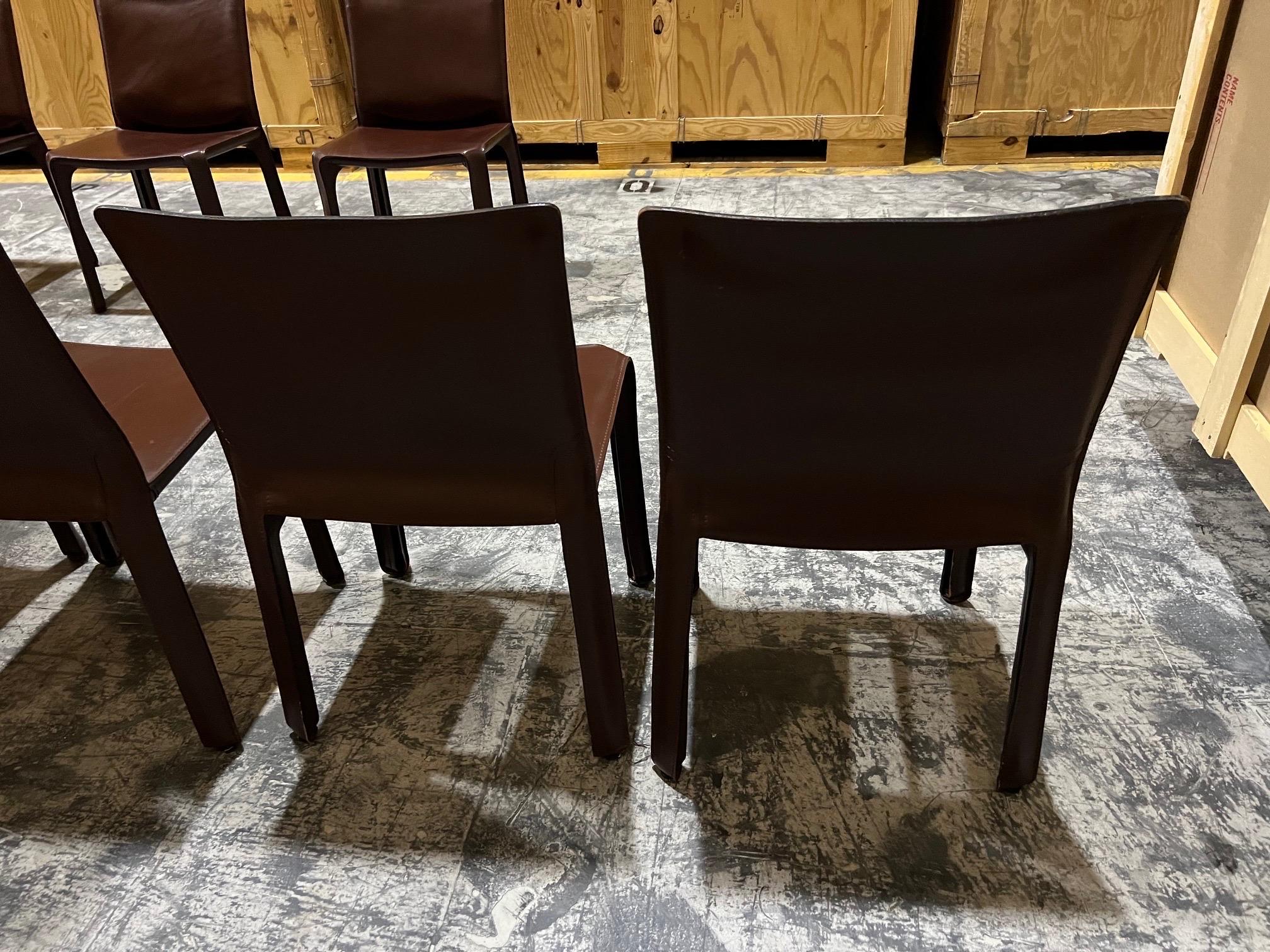 Cuir Ensemble de deux chaises en cuir Cassina par Mario Bellini