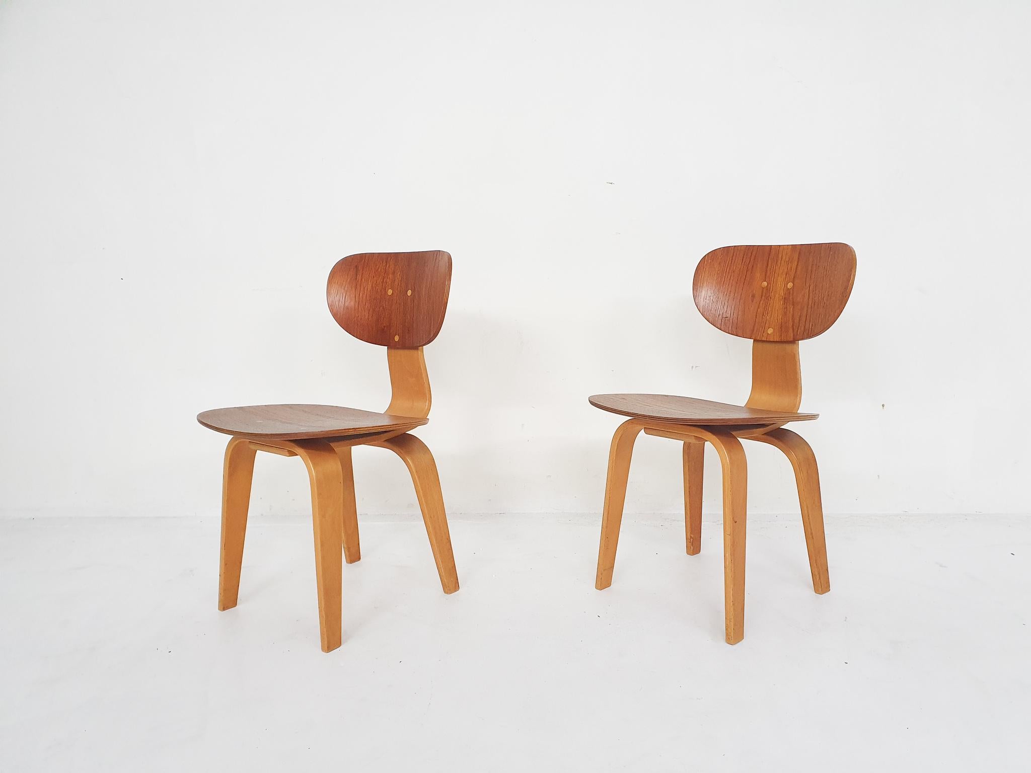 Mid-Century Modern Ensemble de deux chaises de salle à manger Cees Braakman pour Pastoe SB02, Pays-Bas 1952