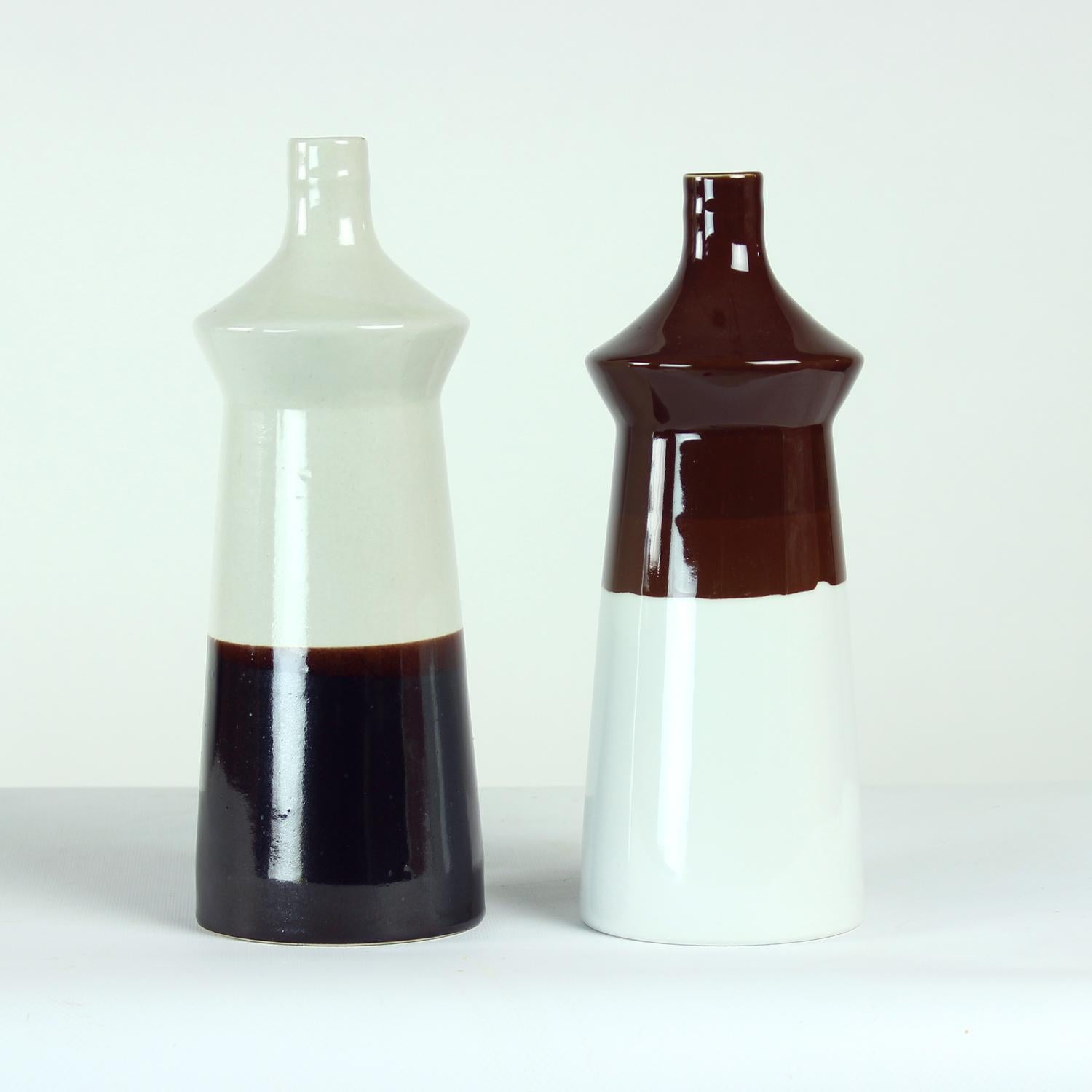 Set di due vasi in ceramica di Jamberk, Cecoslovacchia 1960 In condizioni ottime in vendita a Zohor, SK