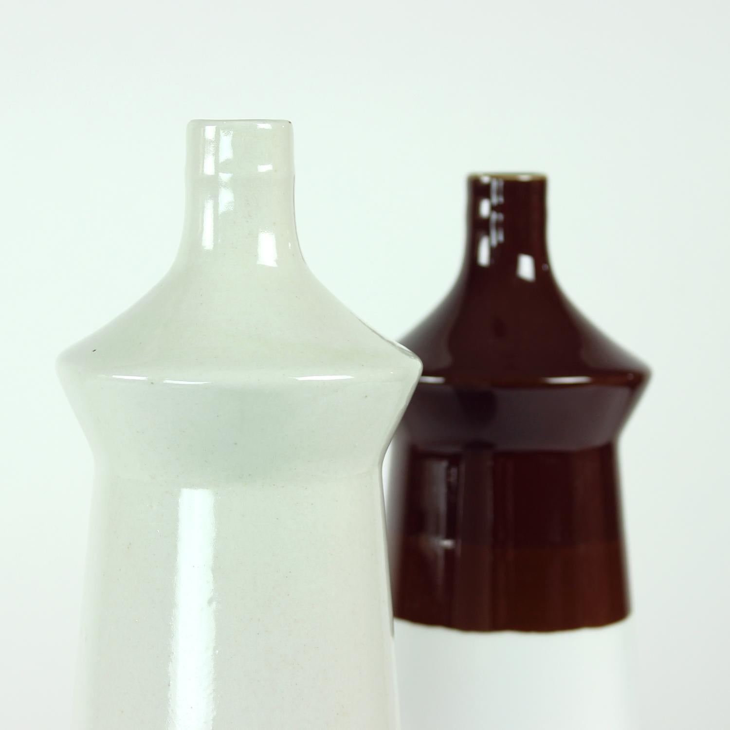 Ceramica Set di due vasi in ceramica di Jamberk, Cecoslovacchia 1960 in vendita