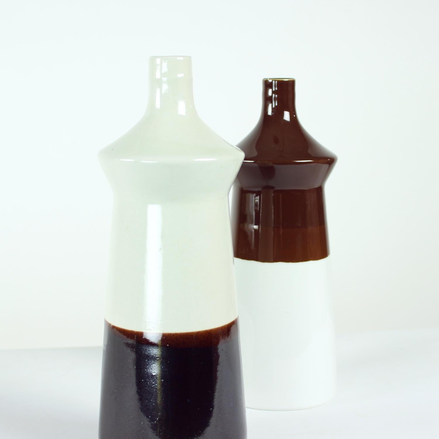 Set di due vasi in ceramica di Jamberk, Cecoslovacchia 1960 in vendita 1