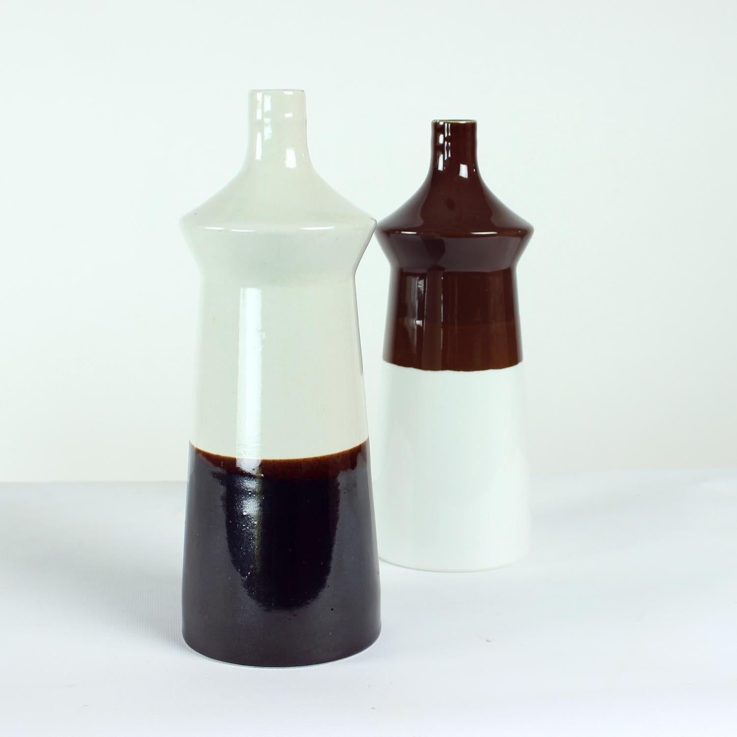 Set di due vasi in ceramica di Jamberk, Cecoslovacchia 1960 in vendita 2