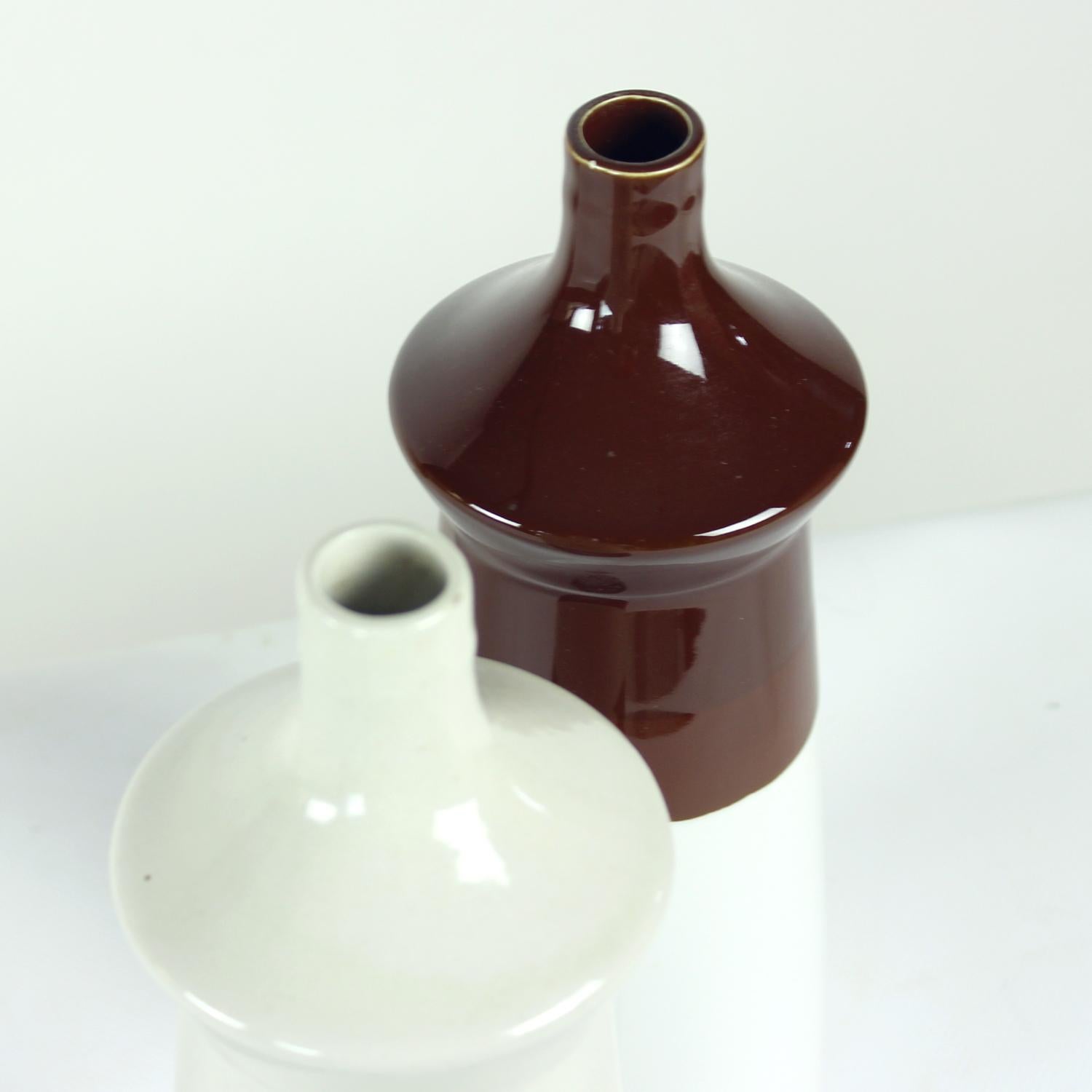 Set di due vasi in ceramica di Jamberk, Cecoslovacchia 1960 in vendita 3
