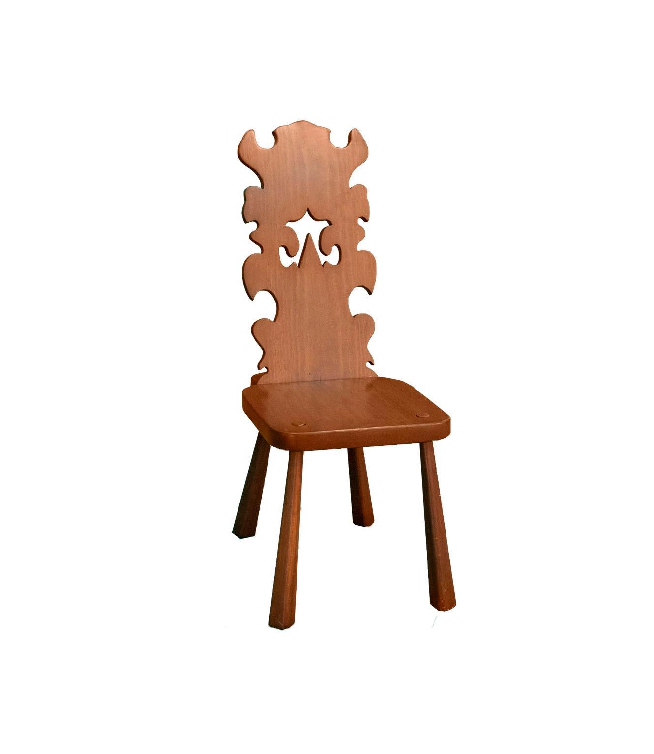 Set aus zwei Stühlen, einem runden Tisch und einer Sitzbank aus Holz von Don Shoemaker im Zustand „Gut“ im Angebot in San Cristobal de Las Casas, Chiapas