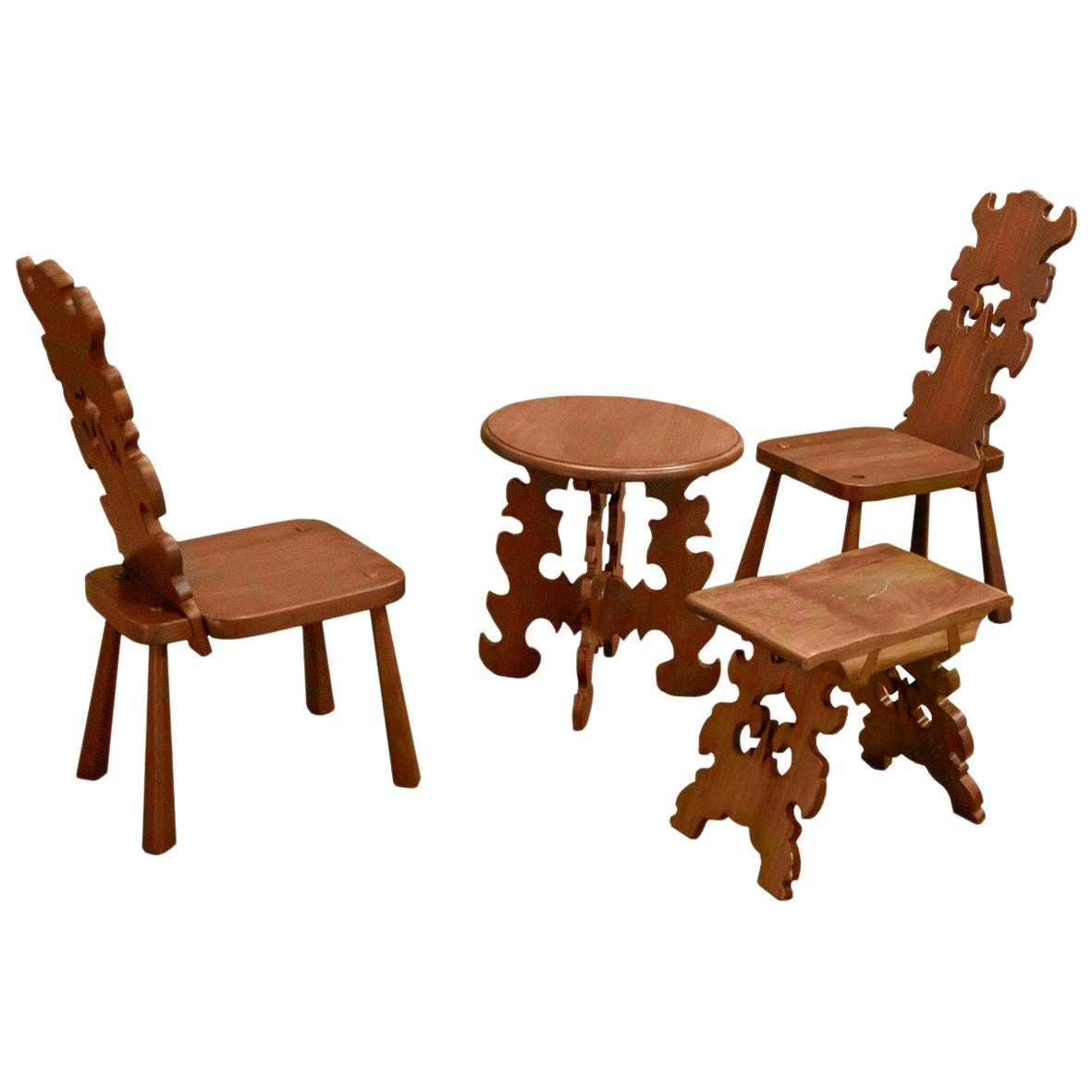 Set aus zwei Stühlen, einem runden Tisch und einer Sitzbank aus Holz von Don Shoemaker im Angebot