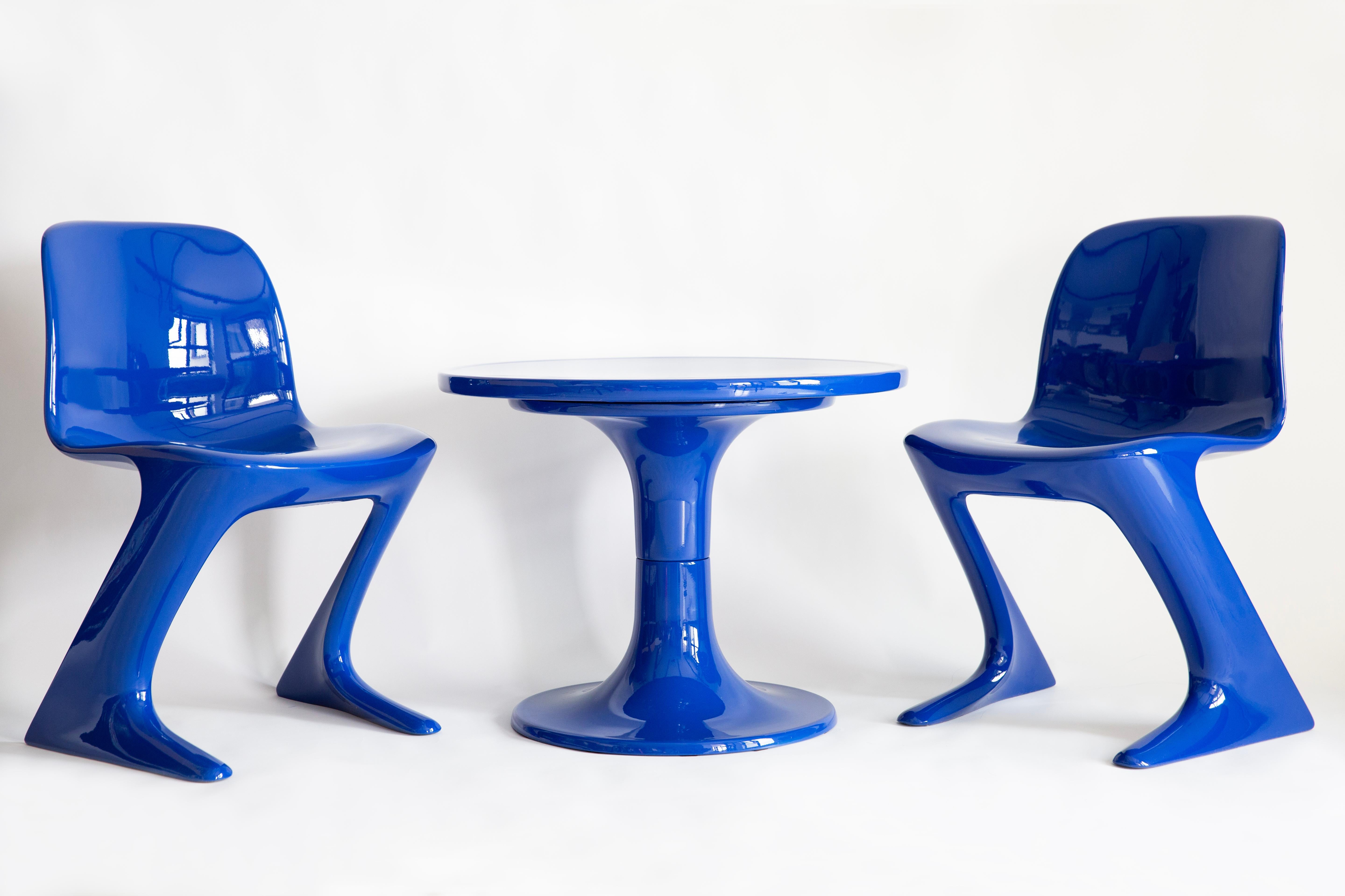 Mid-Century Modern Ensemble de deux chaises et table Kangourou du milieu du siècle, Ernst Moeckl, Allemagne, 1968 en vente