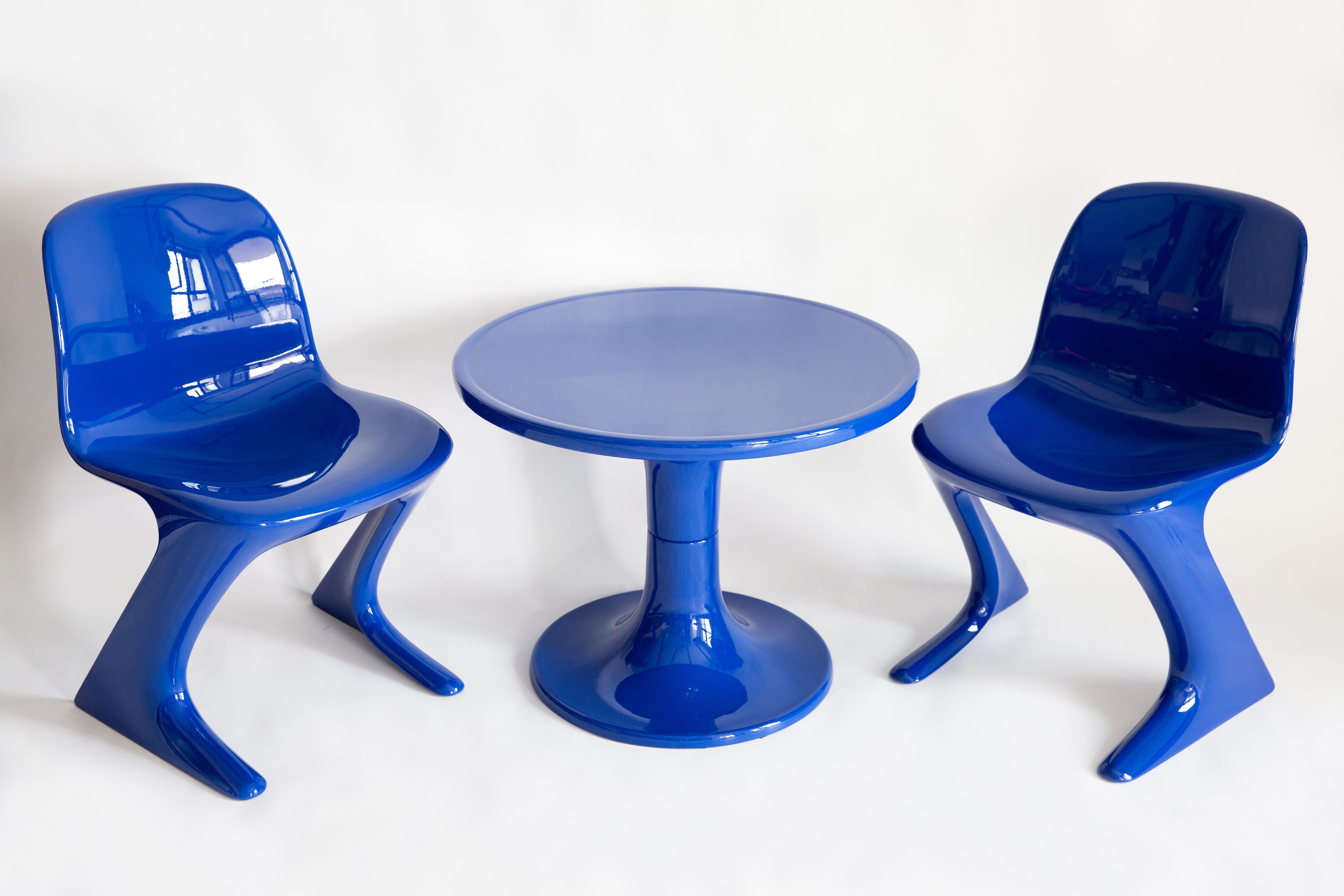 Allemand Ensemble de deux chaises et table Kangourou du milieu du siècle, Ernst Moeckl, Allemagne, 1968 en vente