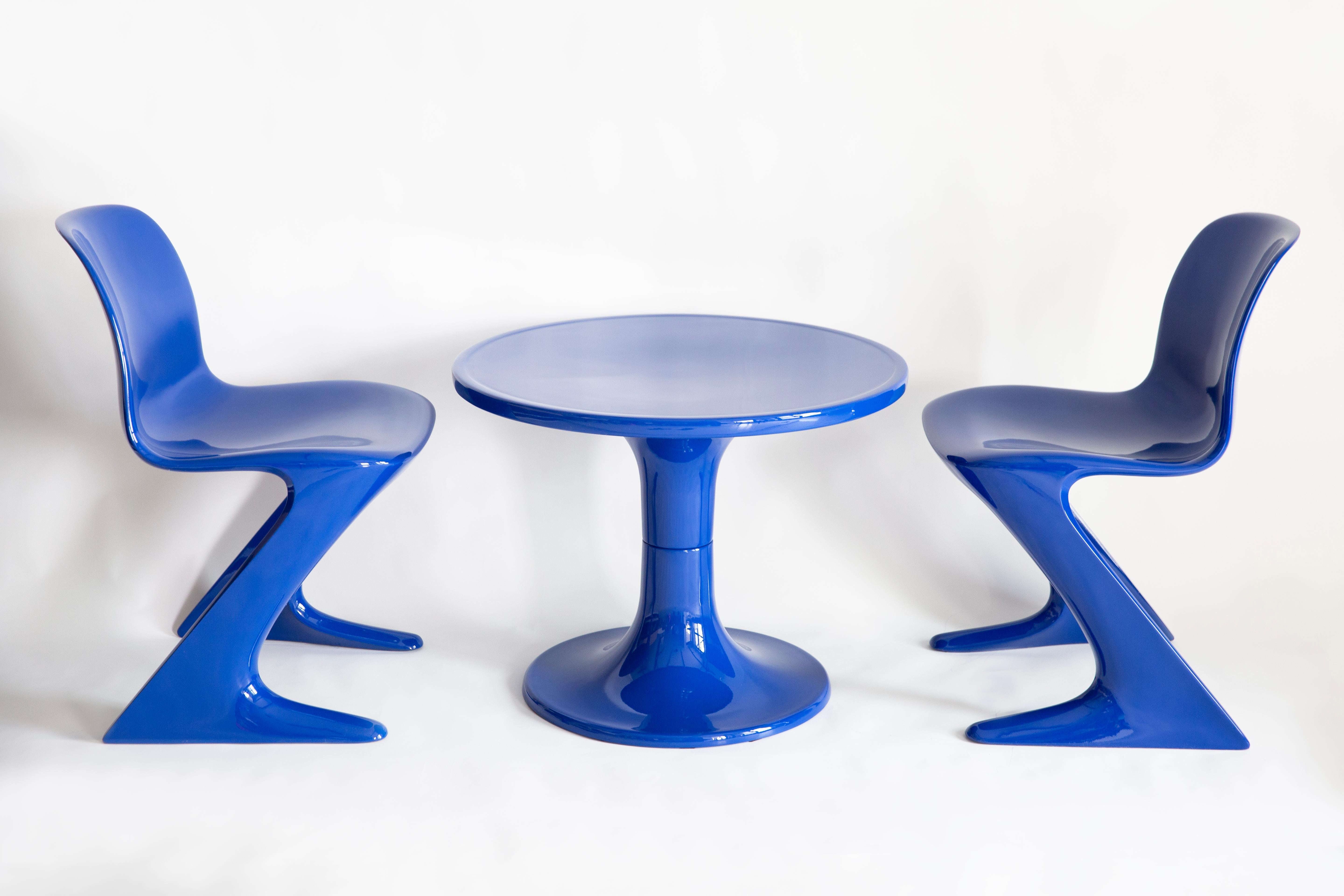 Laqué Ensemble de deux chaises et table Kangourou du milieu du siècle, Ernst Moeckl, Allemagne, 1968 en vente