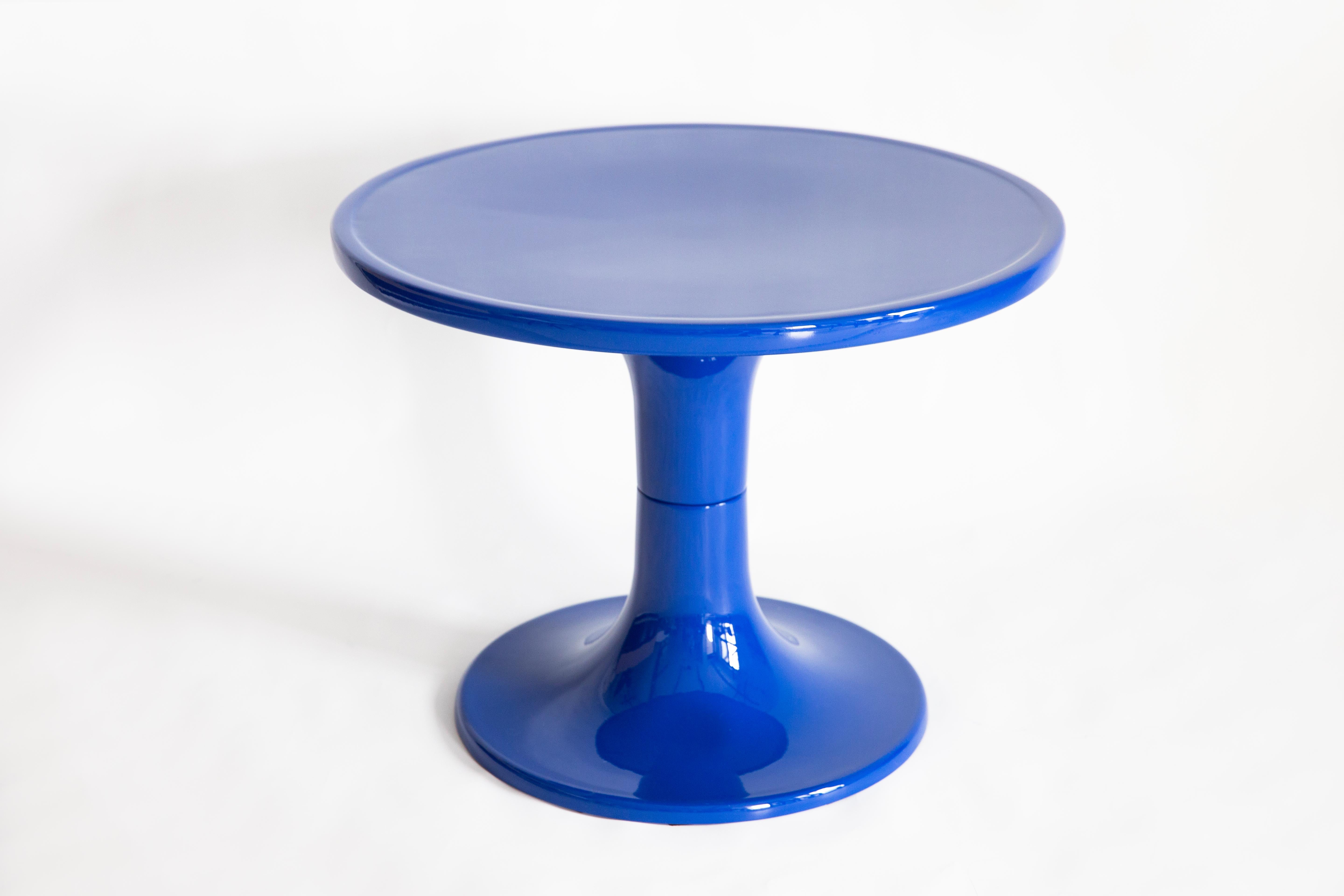 Fibre de verre Ensemble de deux chaises et table Kangourou du milieu du siècle, Ernst Moeckl, Allemagne, 1968 en vente