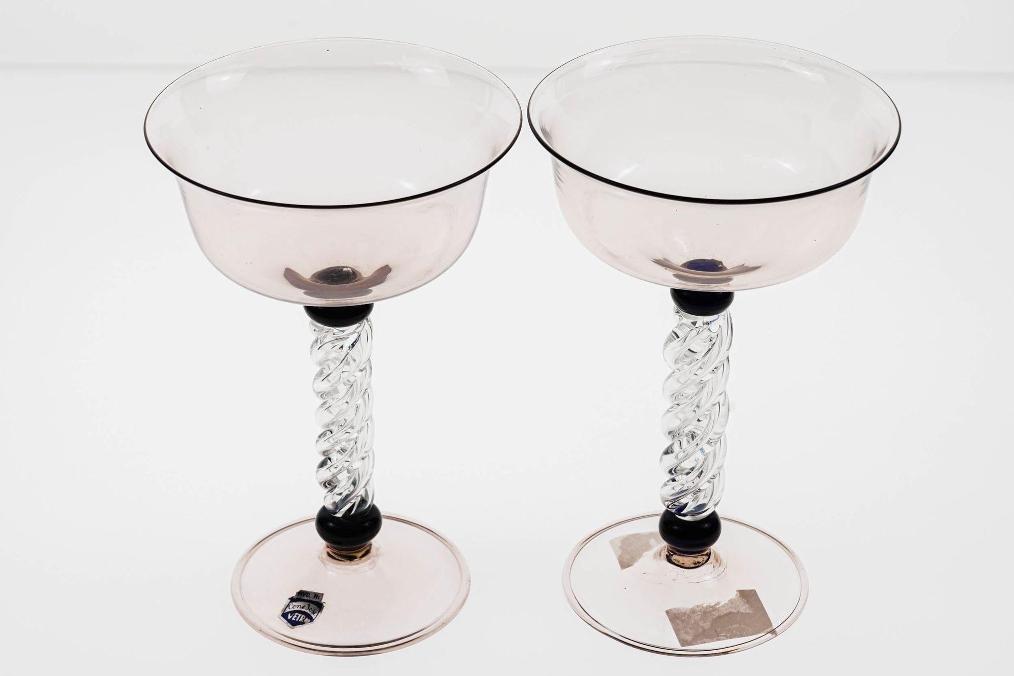 Italian Set of two champagne goblets in amethyst, twisted stem and black necks, Cenedese For Sale