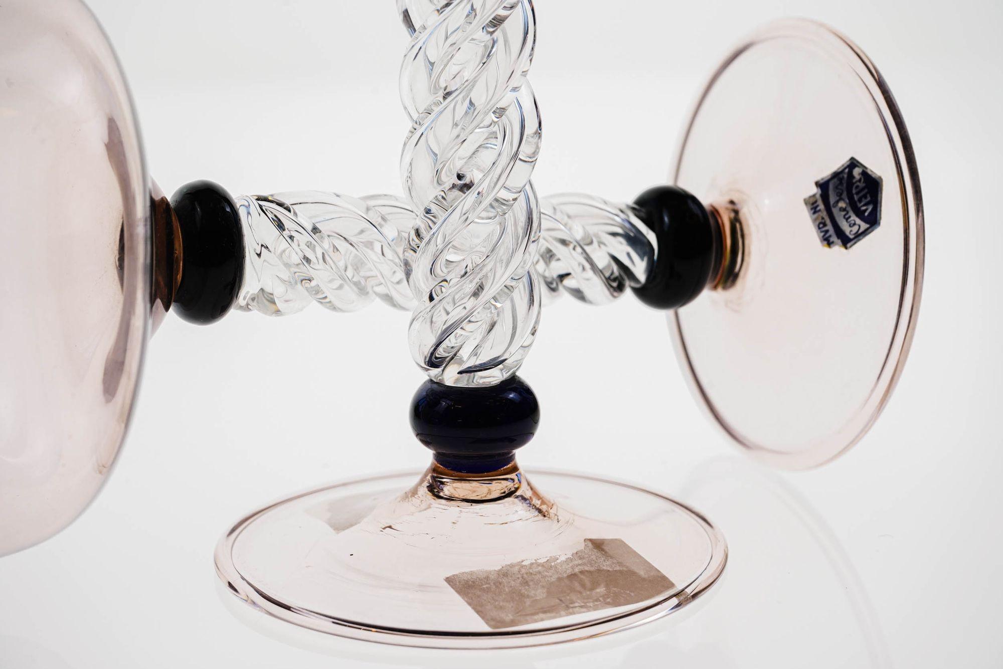 Set di due calici da champagne in ametista, gambo ritorto e collo nero, Cenedese in vendita 1