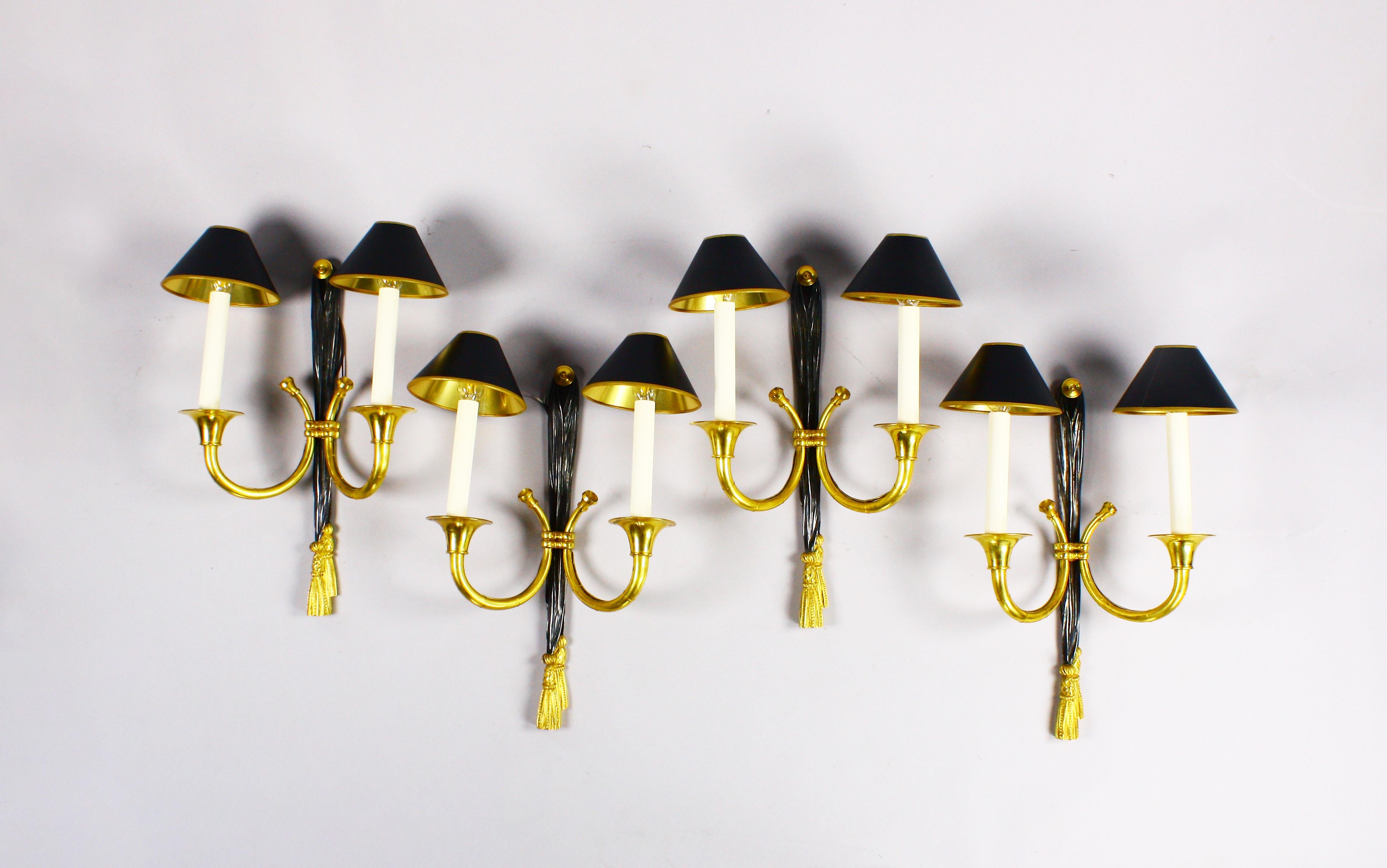 Set aus zwei Kronleuchtern und vier Wandleuchtern von Maison Jansen (Französisch) im Angebot