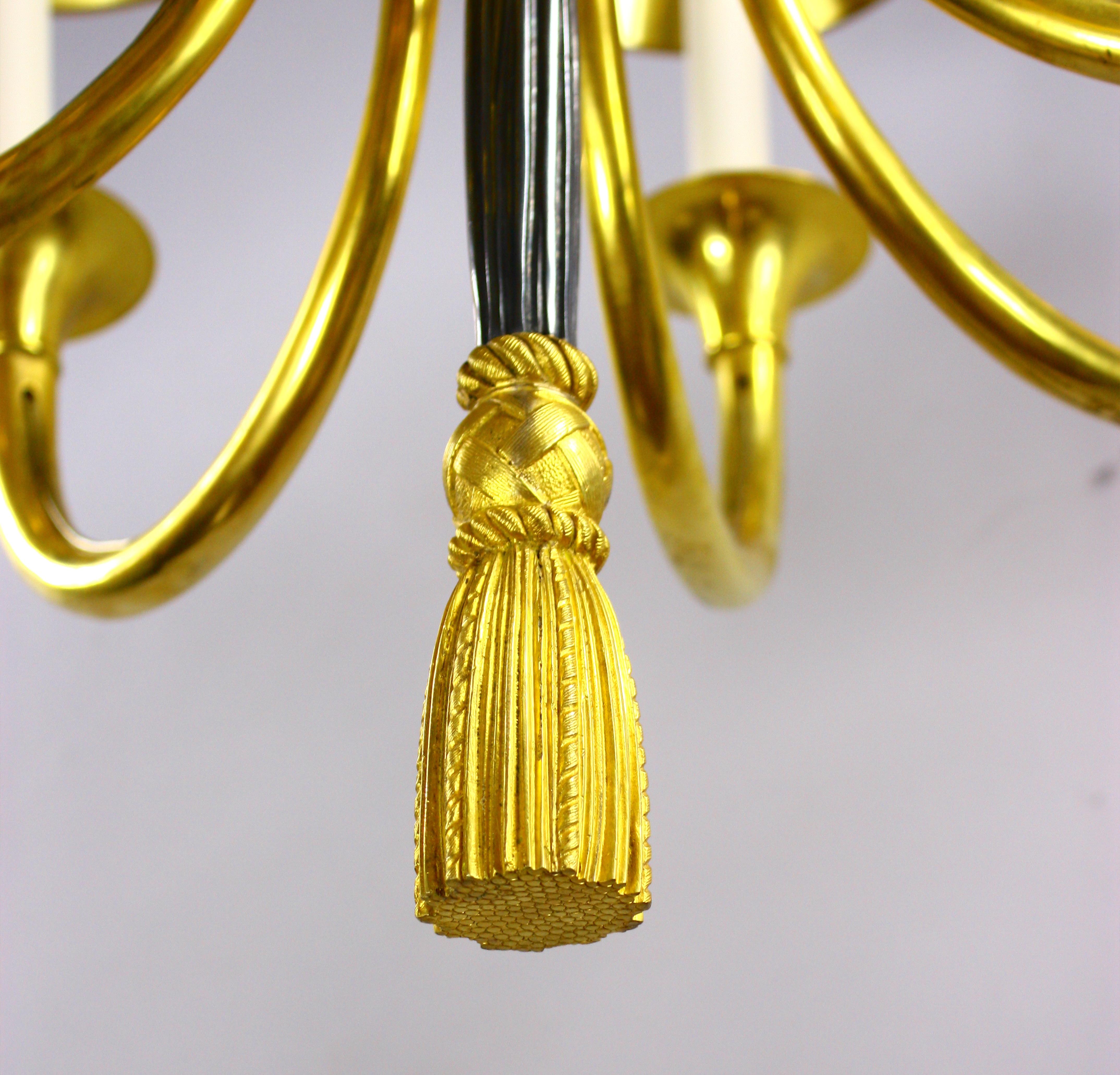 Set aus zwei Kronleuchtern und vier Wandleuchtern von Maison Jansen im Zustand „Hervorragend“ im Angebot in Paris, FR