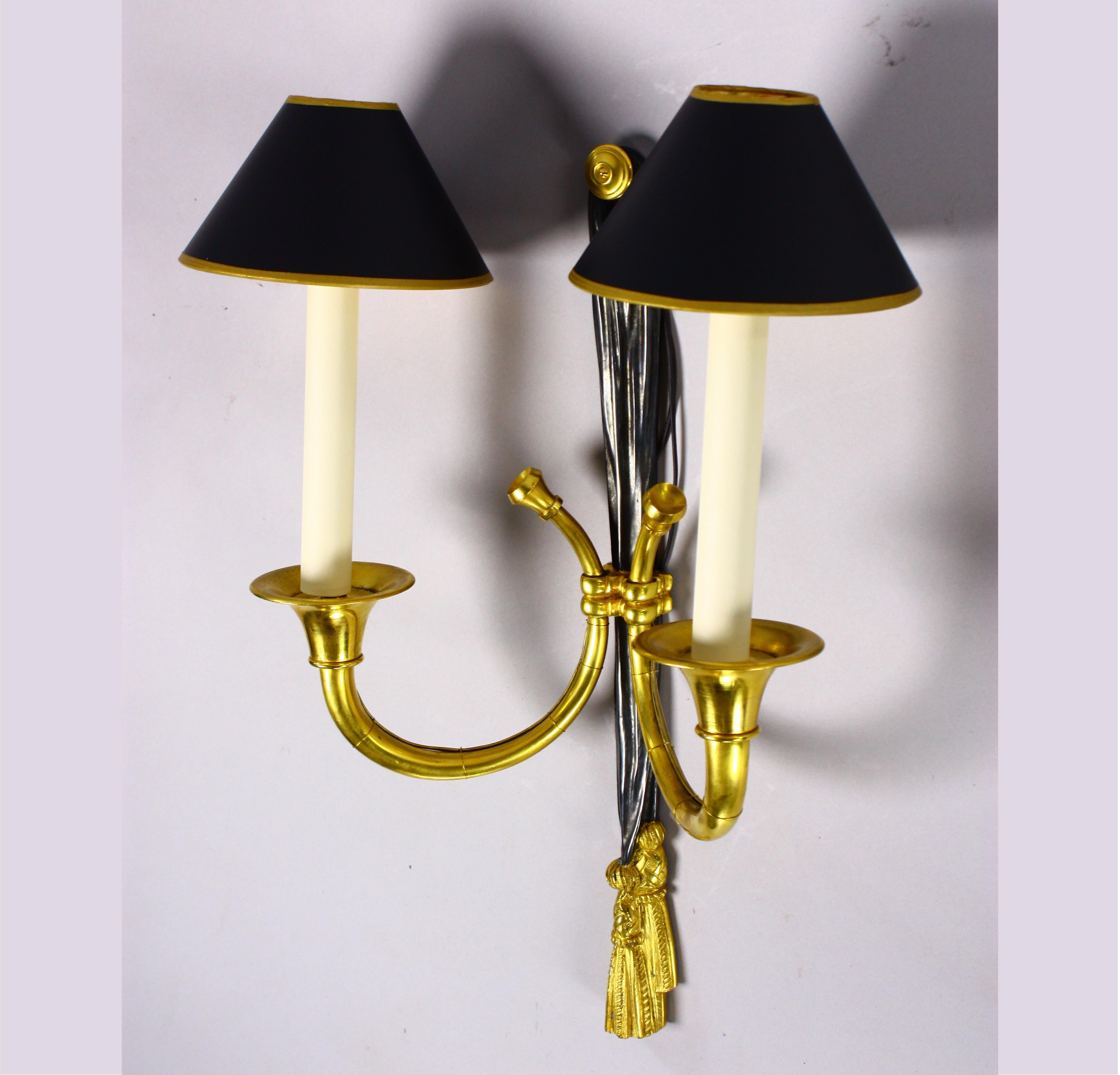 Set aus zwei Kronleuchtern und vier Wandleuchtern von Maison Jansen im Angebot 1