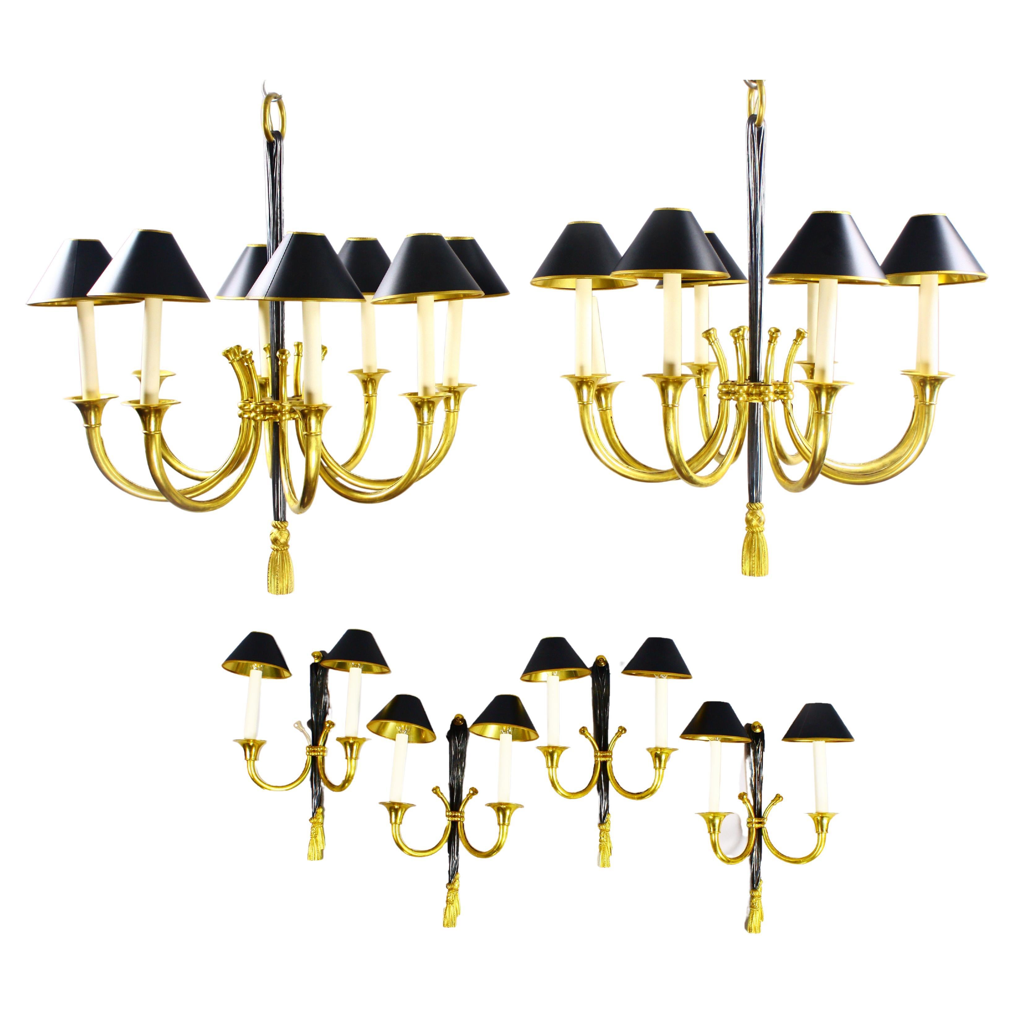 Set aus zwei Kronleuchtern und vier Wandleuchtern von Maison Jansen im Angebot