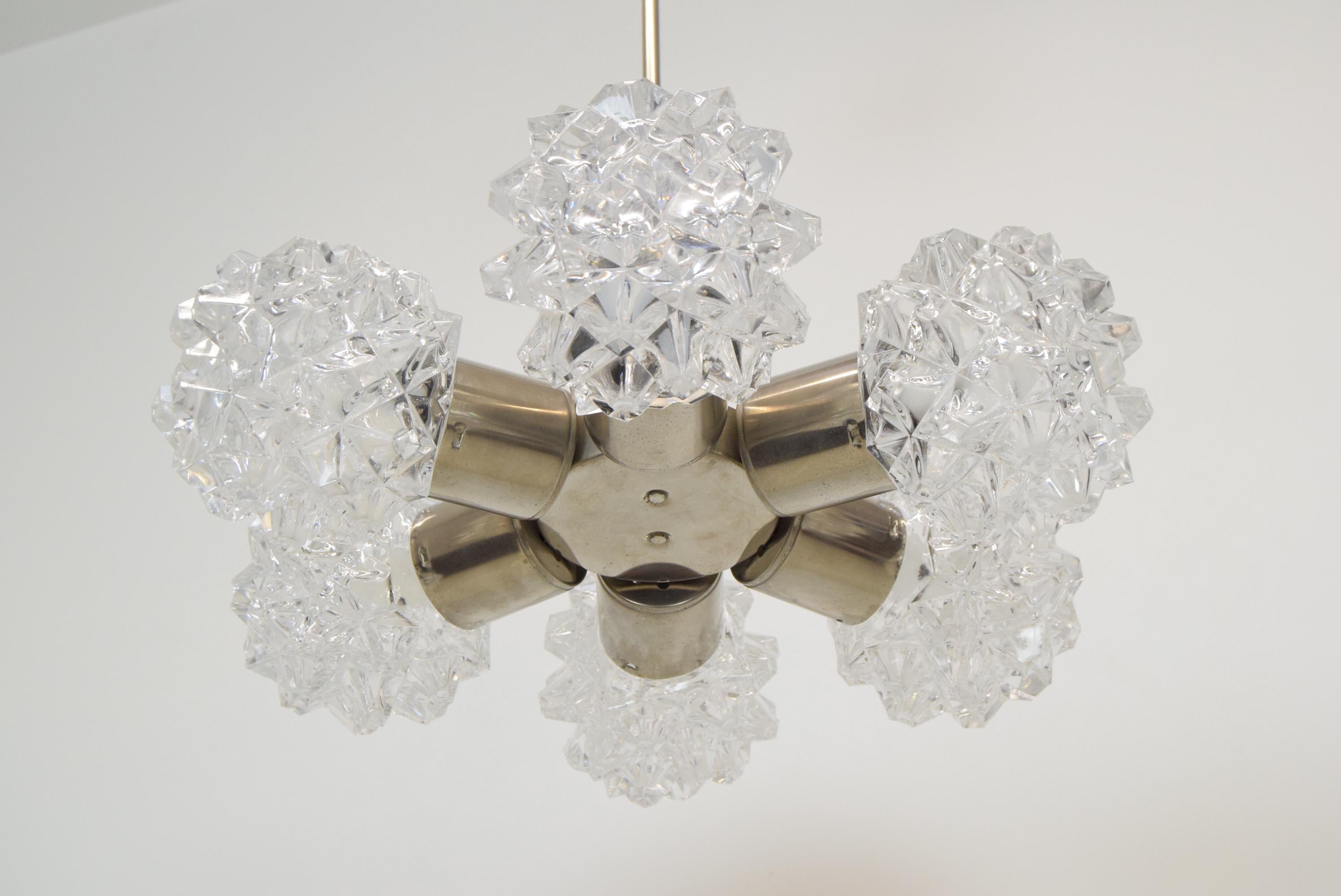 Fine XX secolo Set di due lampadari di Kamenicky Senov, anni '70 in vendita