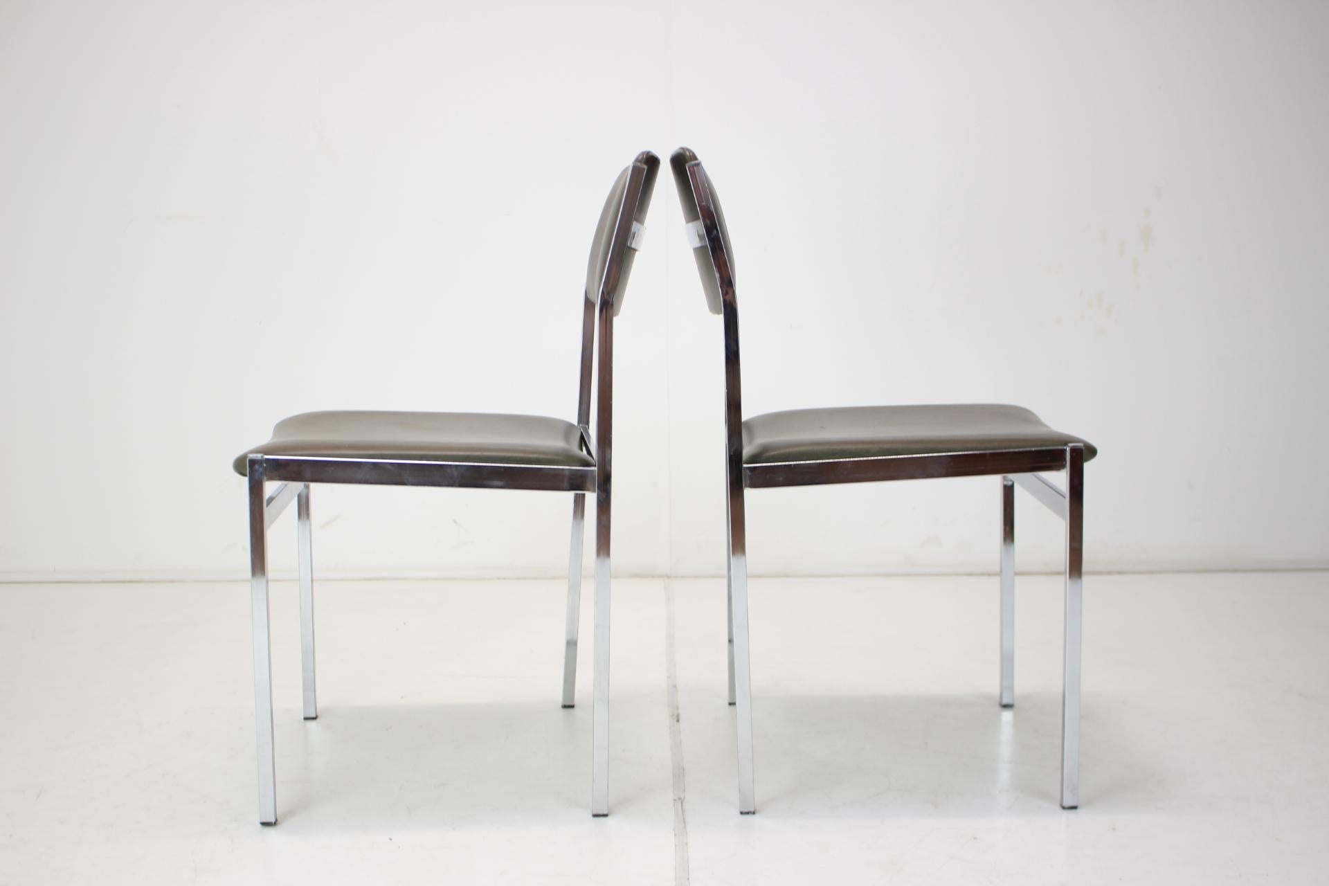 Late 20th Century Set of Two Chrome Chairs, 1970's For Sale