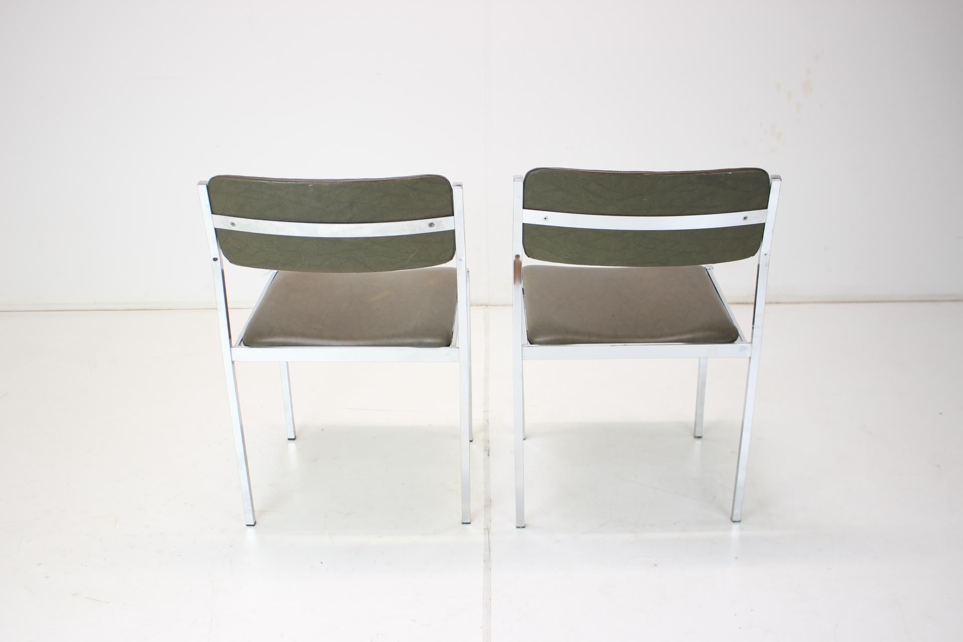Satz von zwei verchromten Stühlen, 1970er-Jahre im Angebot 1
