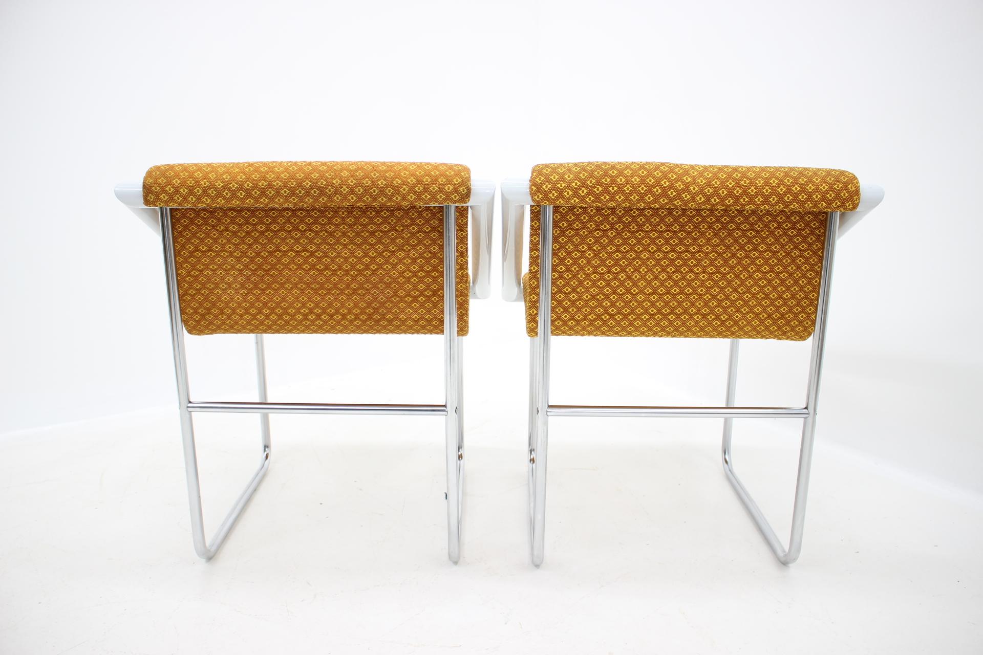 Set of Two Chrome Lounge Chairs, 1960s In Good Condition In Praha, CZ