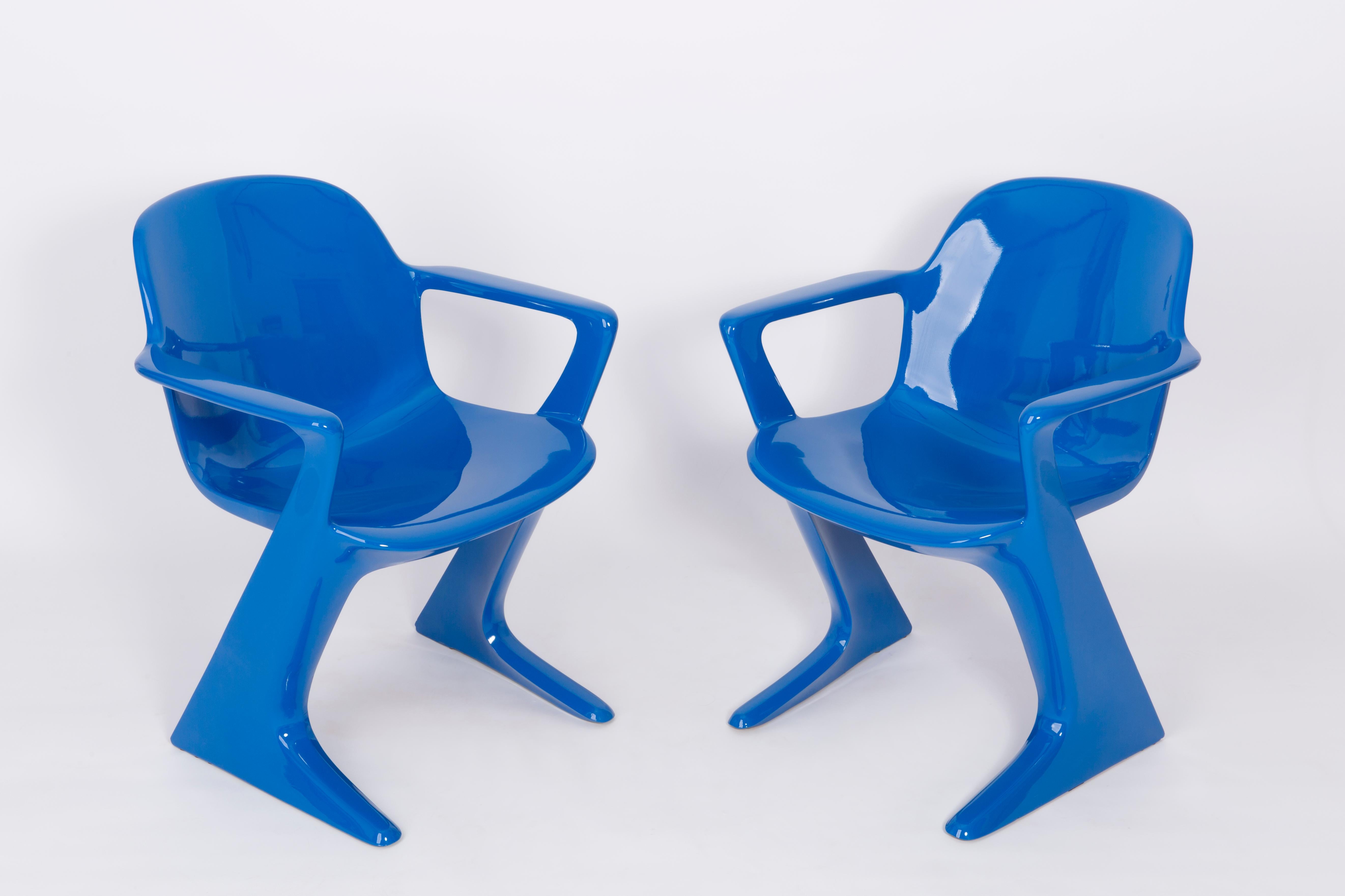 This set is called Z-chair. Designed in 1968 in the GDR by Ernst Moeckl and Siegfried Mehl, German Version of the Panton chair. Also called kangaroo chair or various chair. Produced in eastern Germany.

Chairs are after full renovation, new glossy