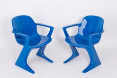 Ensemble de deux chaises Kangourou bleu classique Conçu par Ernst Moeckl:: Allemagne:: 1968