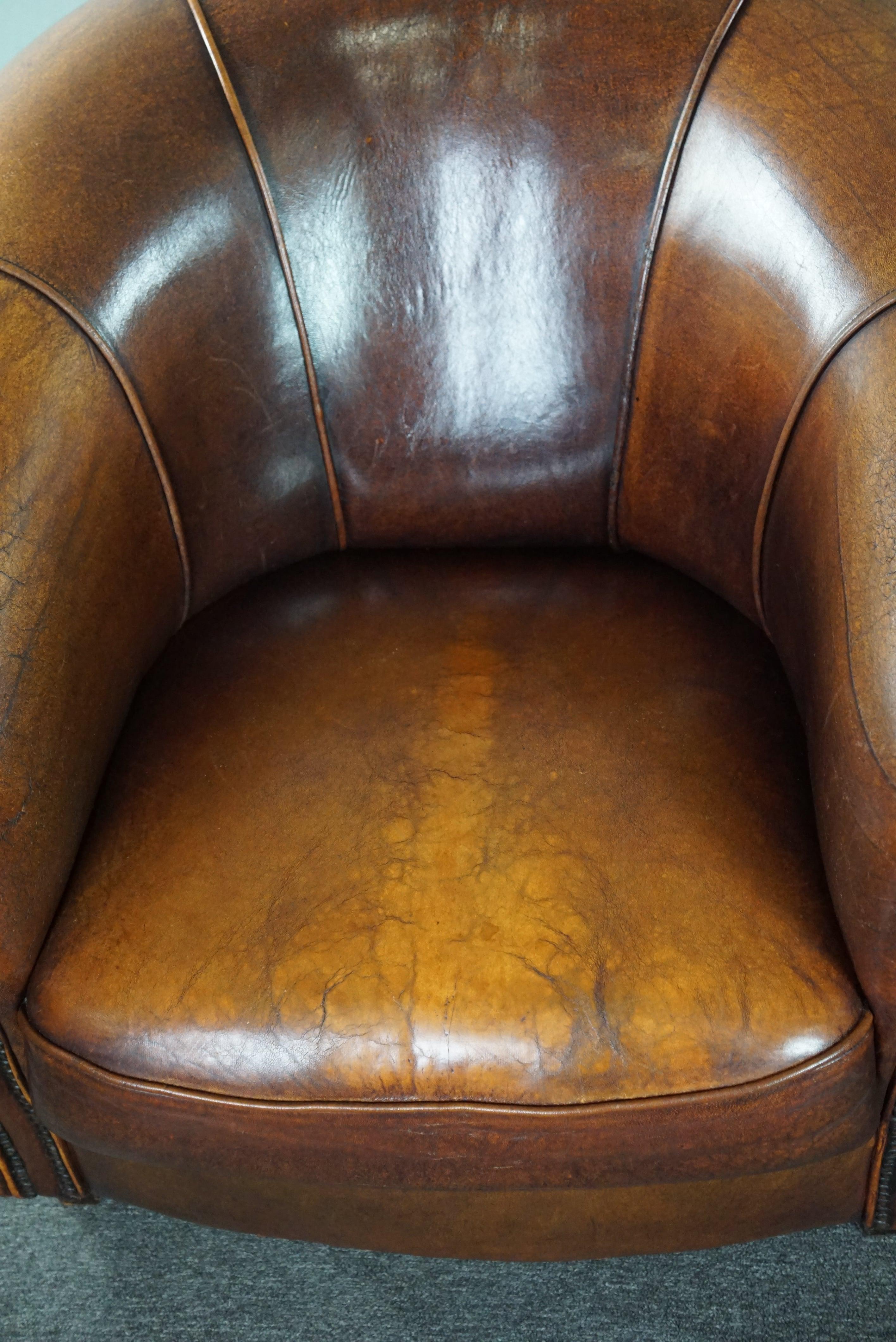 Set of two club armchairs made of sheep leather in a beautiful warm dark color For Sale 2