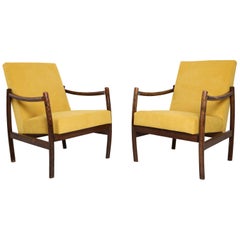 Ensemble de deux fauteuils club en velours jaune, années 1960