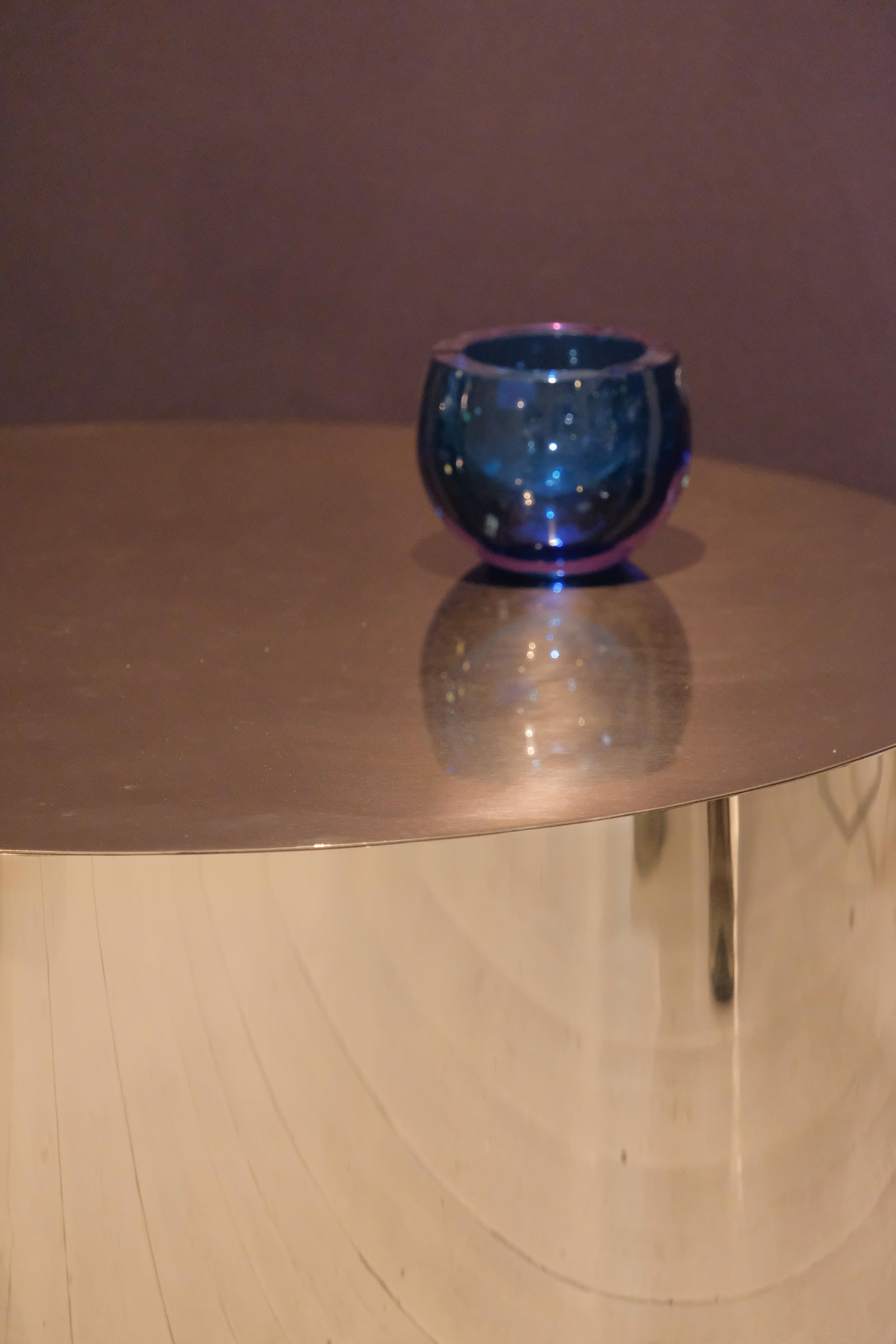 Ensemble de deux tables basses en laiton ou en acier, en forme de lune, fabriquées à la main, taille M en vente 1