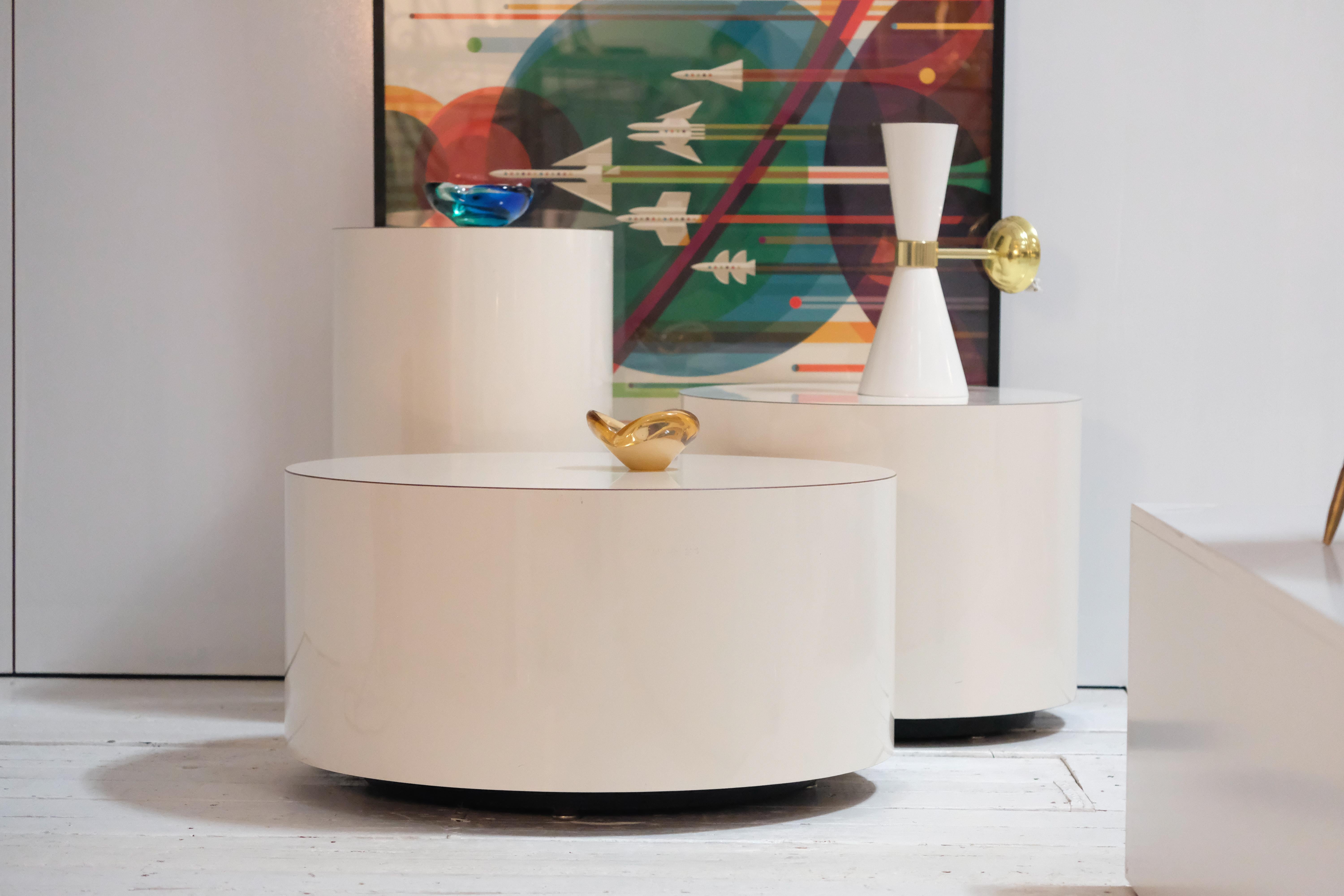 Luna High Gloss Laminate Collection - Coffee table / Side Tables / Auxiliary Tables

Luna Table Set in High Gloss Laminate is a stunning collection of moon-inspired tables, meticulously handcrafted in Spain from your choice of satin brass or