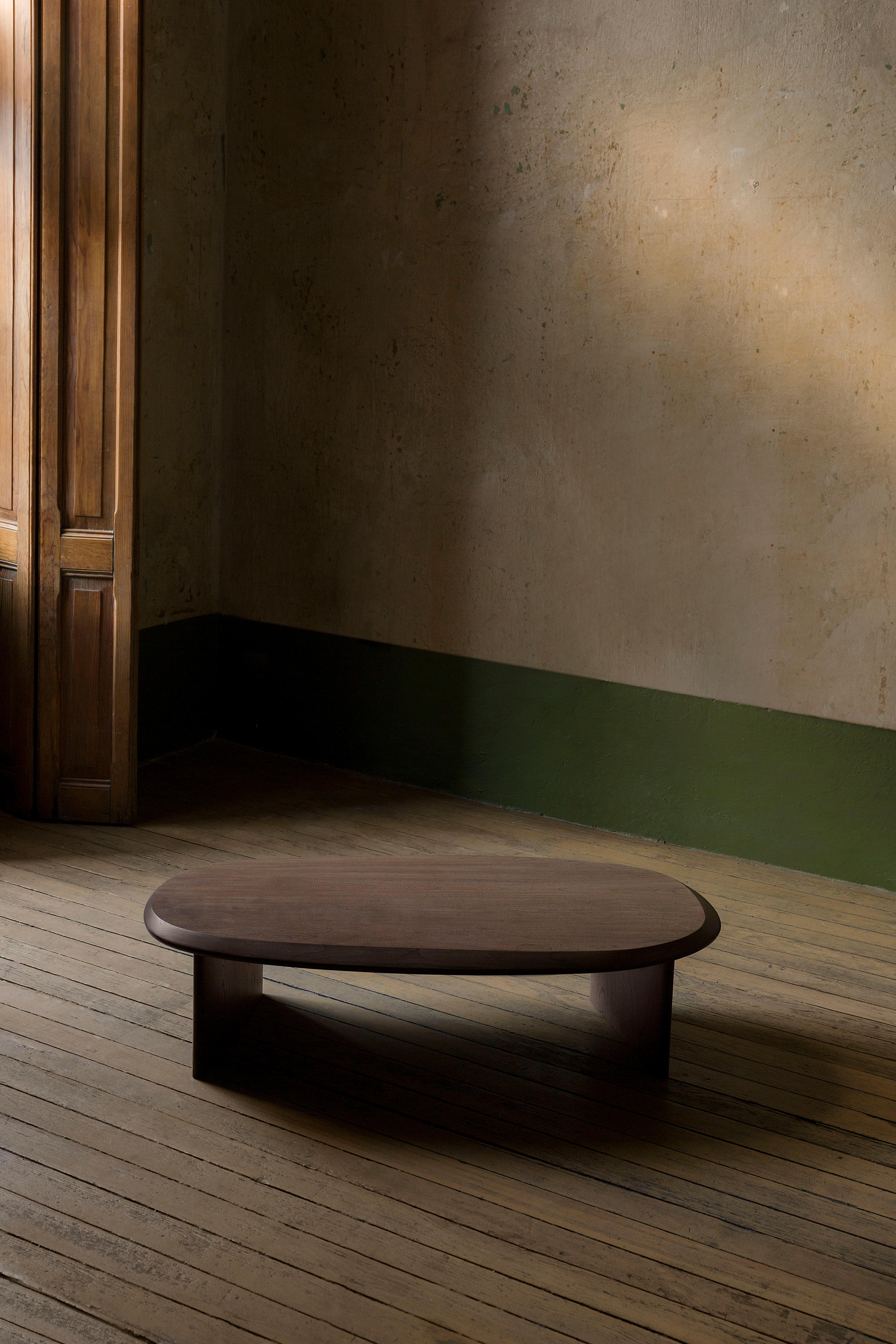 XXIe siècle et contemporain Ensemble de 2 tables basses Duna en bois de noyer massif, Table basse de Joel Escalona en vente