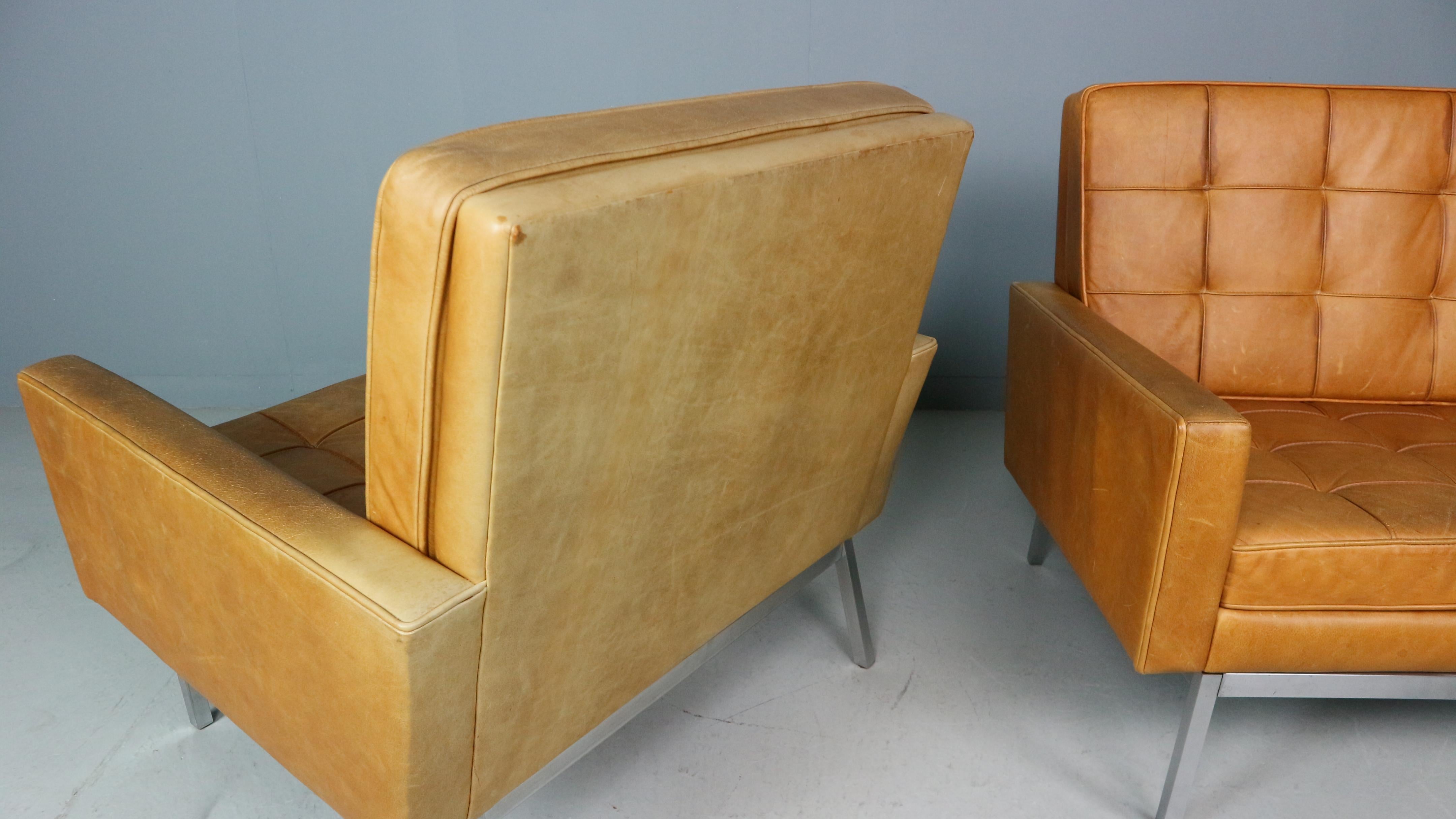 Ensemble de deux chaises longues Florence Knoll en cuir cognac, modèle 65a en vente 3