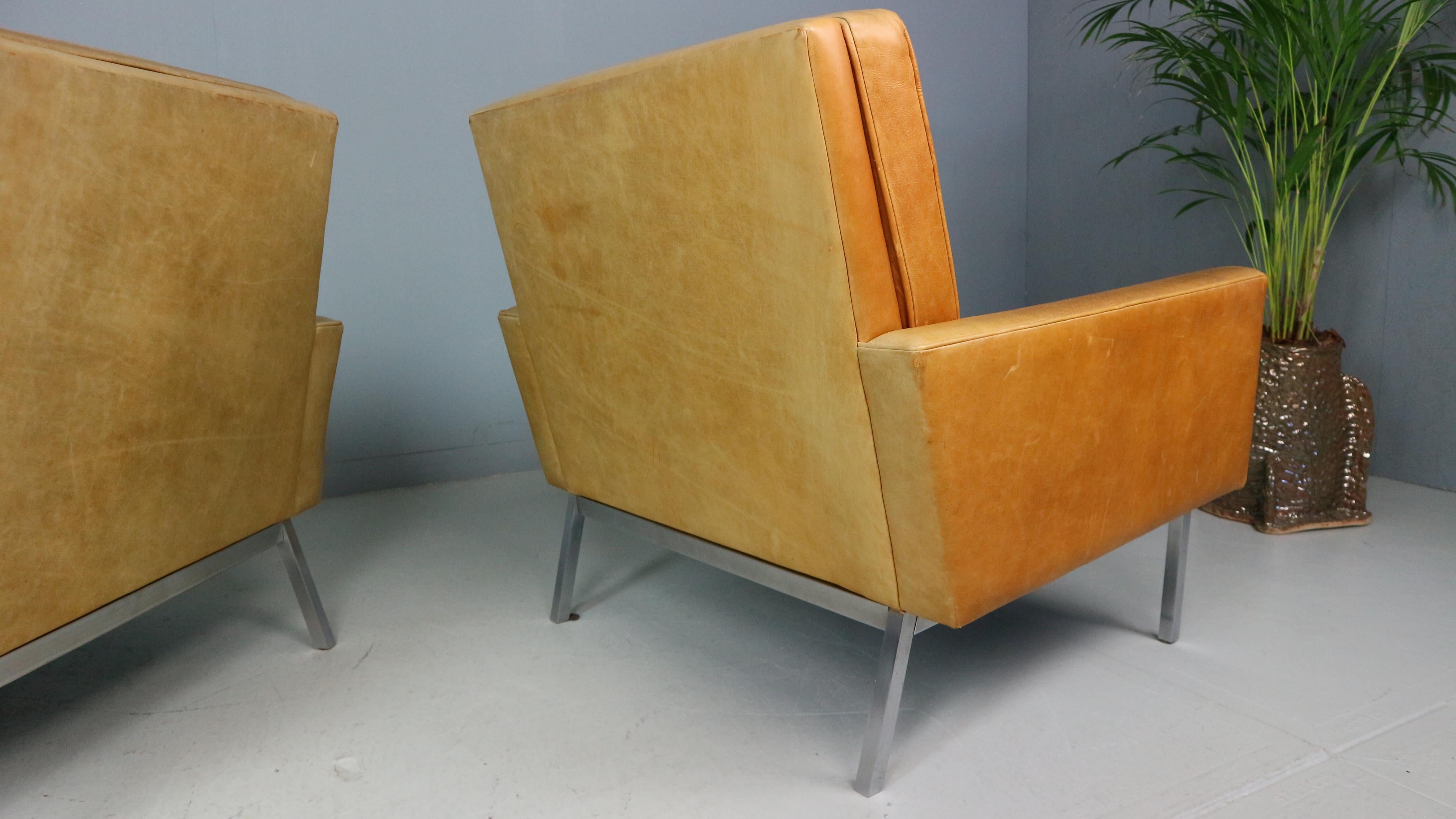Ensemble de deux chaises longues Florence Knoll en cuir cognac, modèle 65a en vente 7