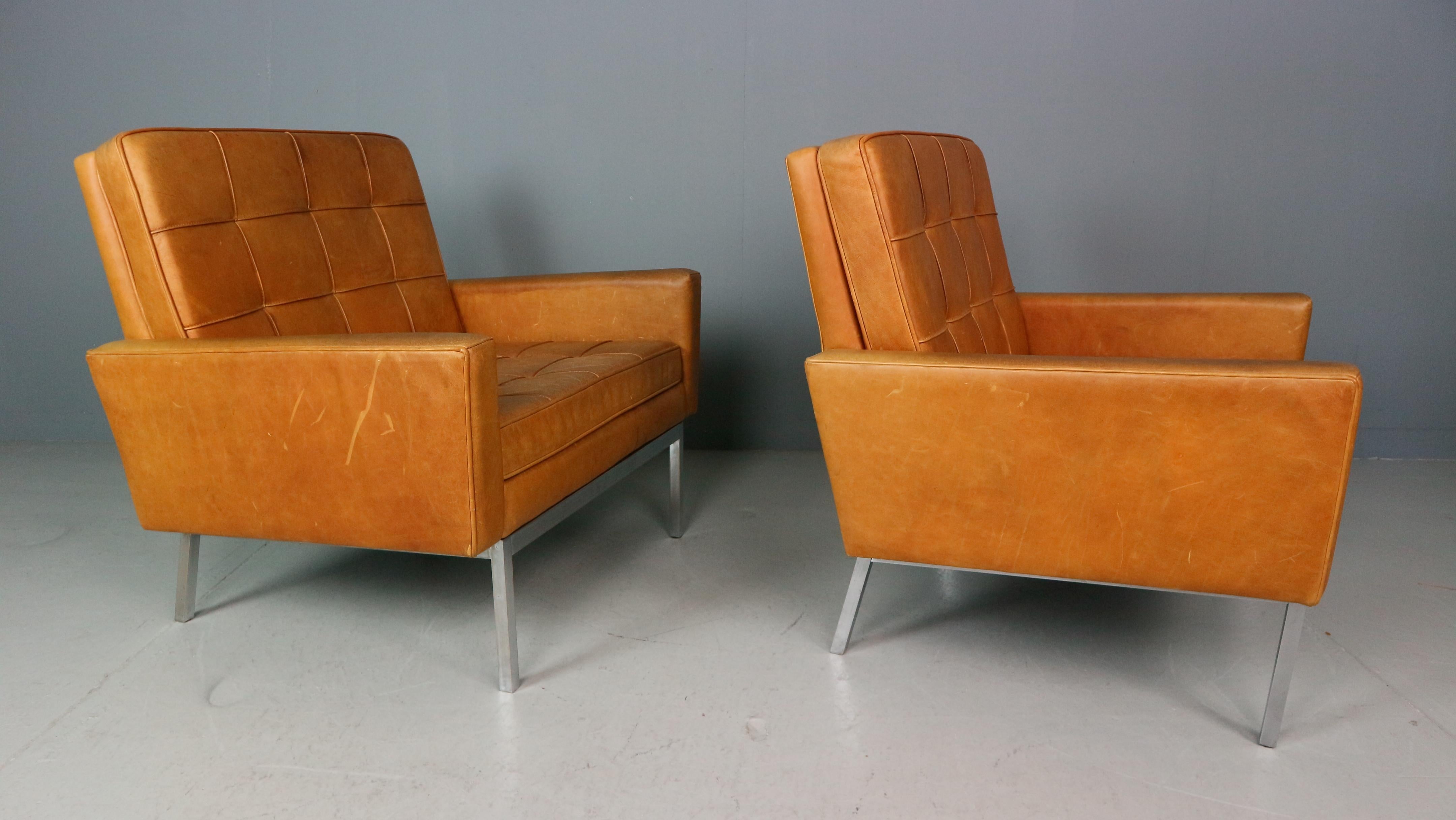 Ensemble de deux chaises longues Florence Knoll en cuir cognac, modèle 65a en vente 9