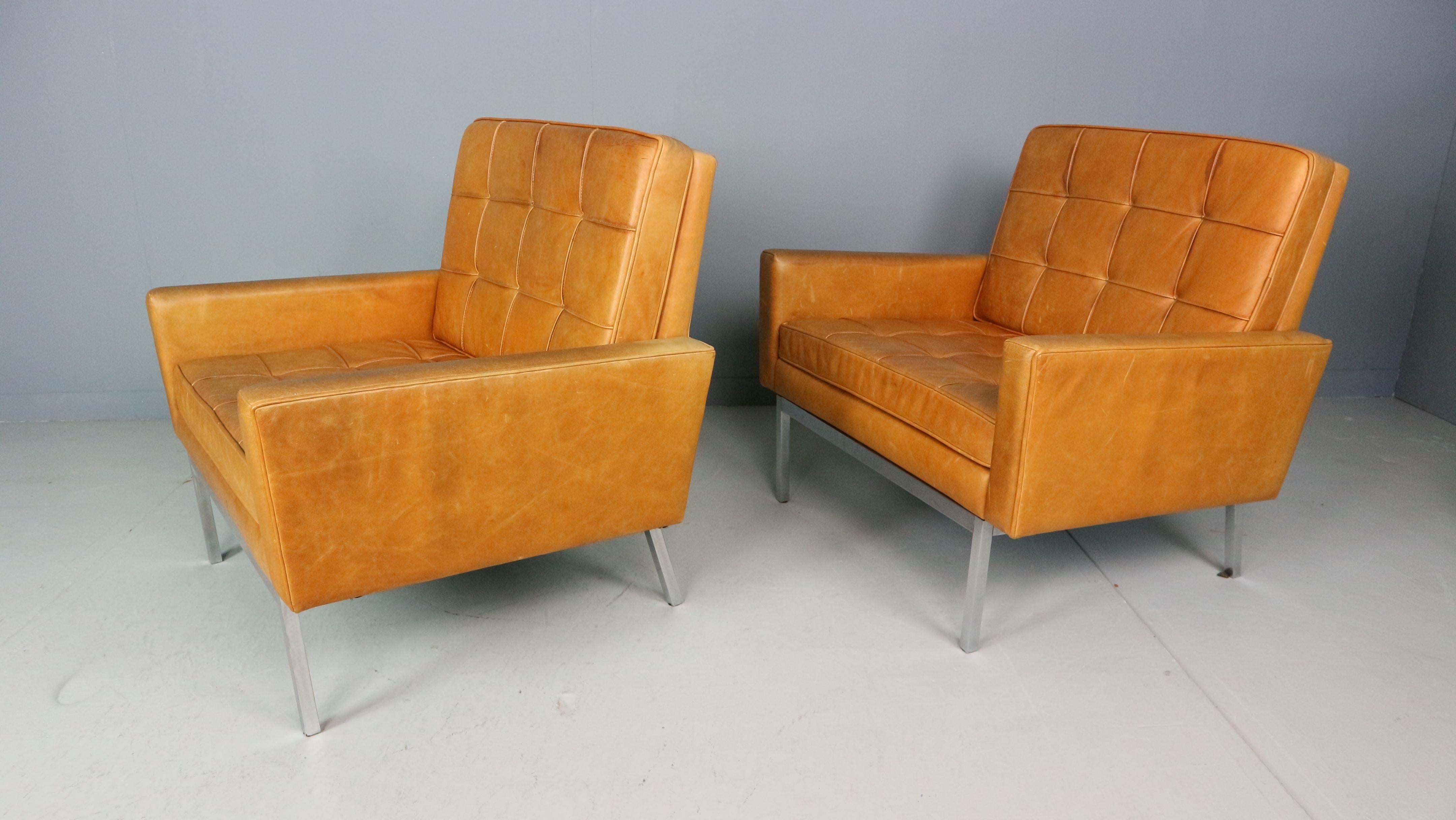 Mid-Century Modern Ensemble de deux chaises longues Florence Knoll en cuir cognac, modèle 65a en vente