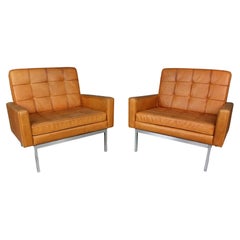 Juego de dos sillones de salón Florence Knoll de cuero coñac modelo 65a