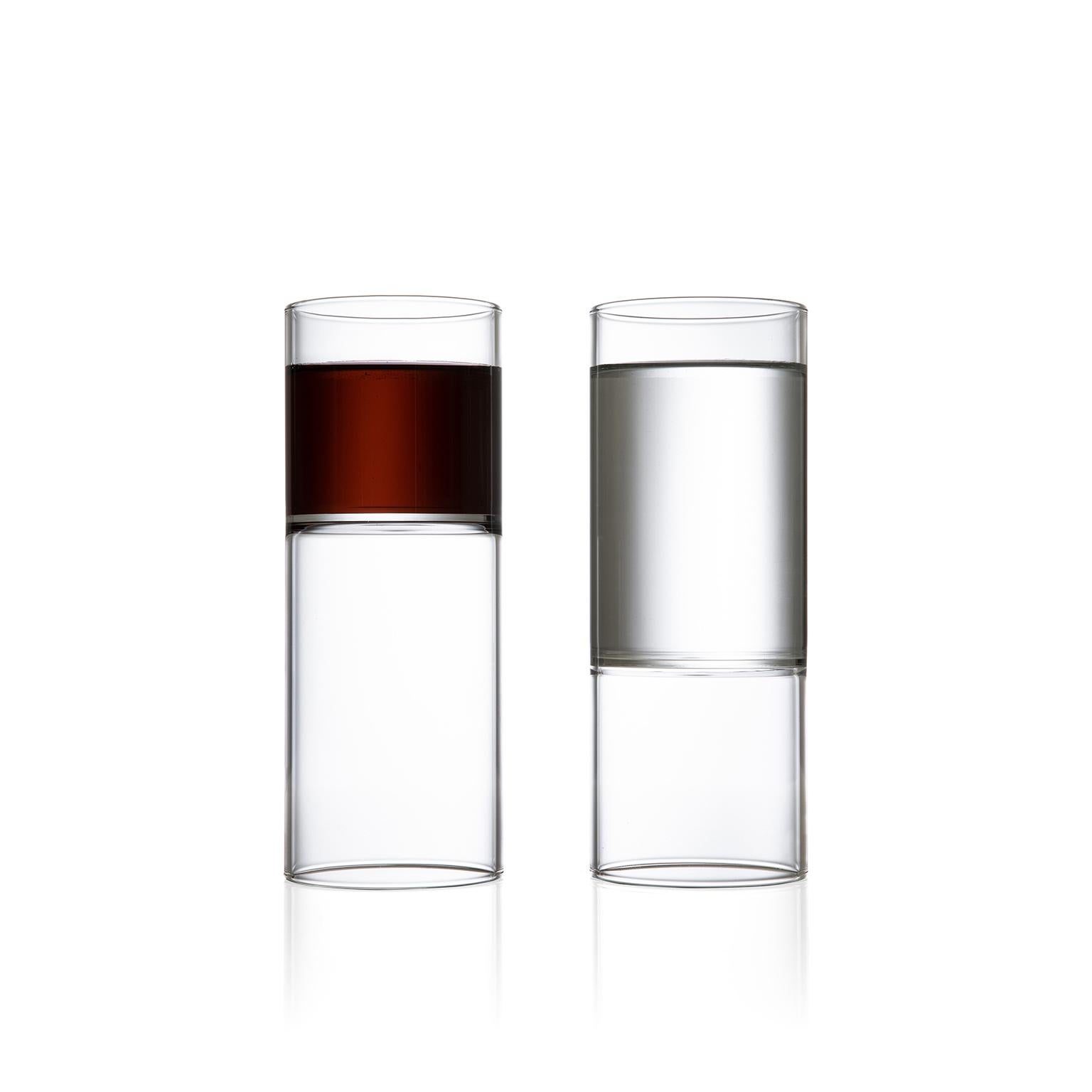 Verre à eau et à vin Revolution - set de deux

D'une simplicité frappante, la Collection S/One est fabriquée à la main en République tchèque par des maîtres verriers, et formée d'une extrusion pure de verre borosilicaté soufflé à la main. La