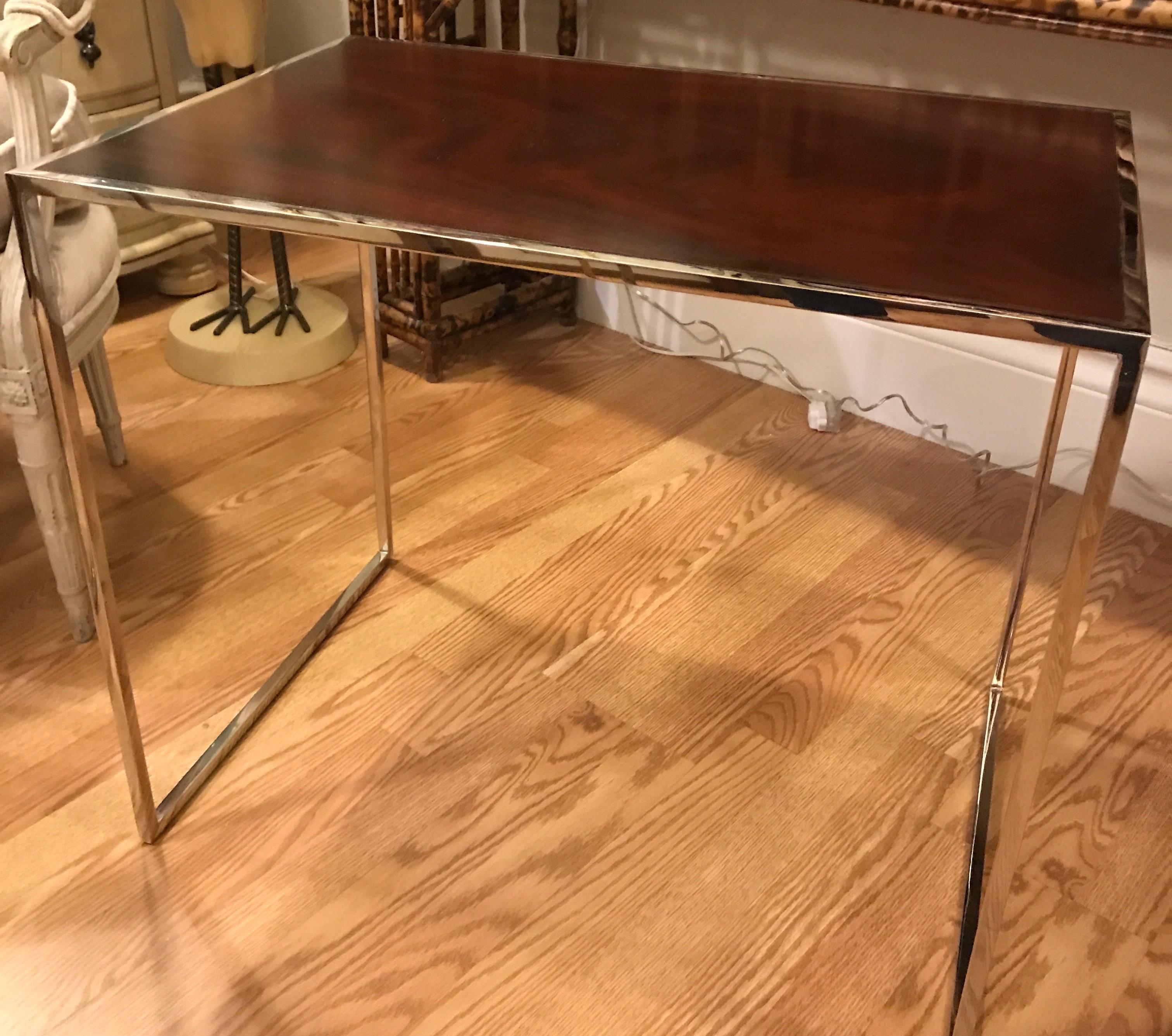 Set of Two Contemporary Nesting Tables In Good Condition For Sale In West Palm Beach, FL