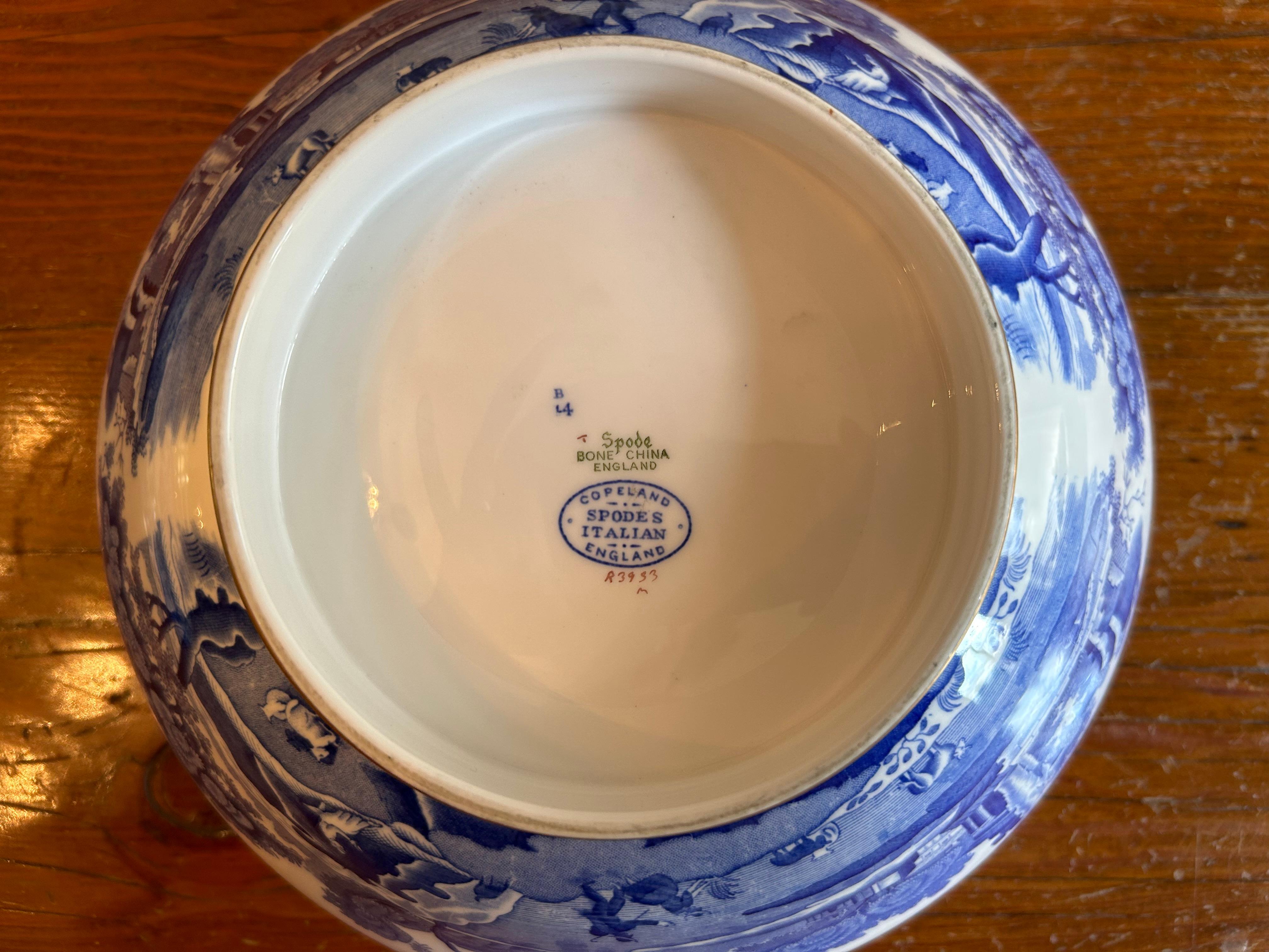 English  Set of Copeland Spode Bowls, Blue and White Italian Pattern For Sale