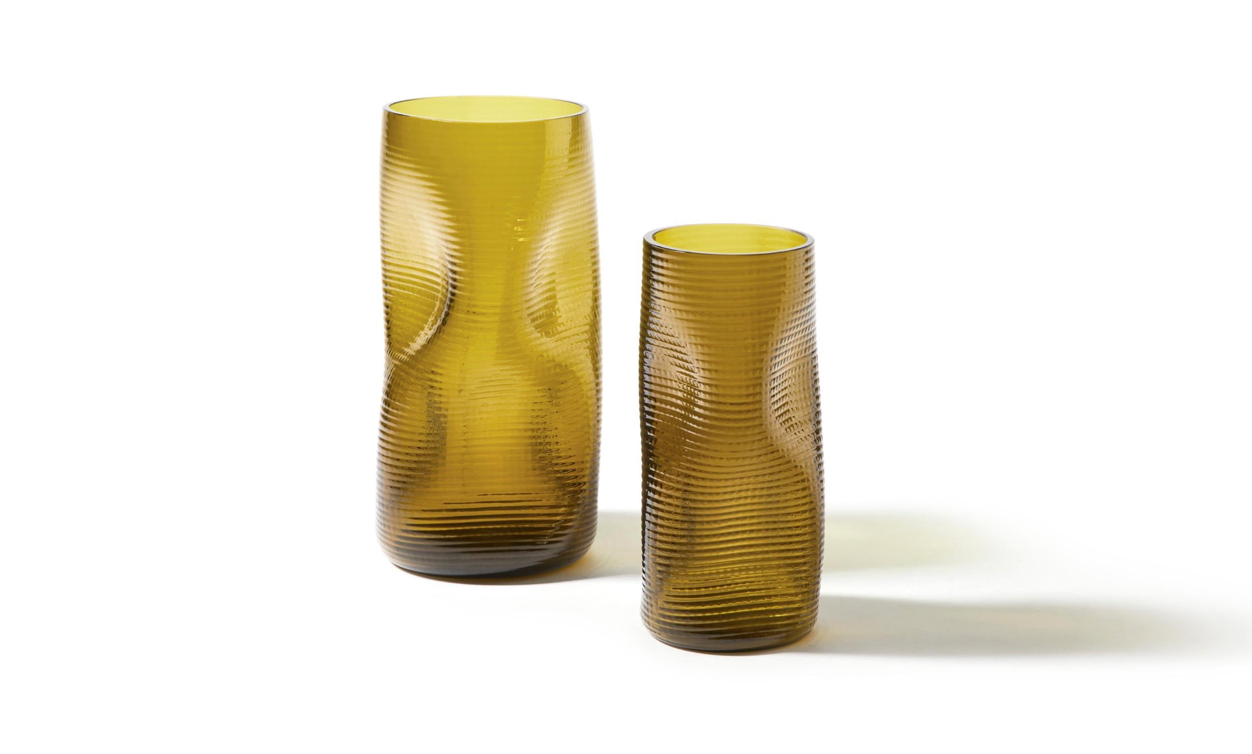 Cassina Set di due vasi in corallo 

Ispirate al corallo e ai suoi tipici rami contorti, le forme organiche del vaso Coral design sembrano modellate dalle correnti del mare.

Ispirato al corallo e alle sue caratteristiche forme contorte,