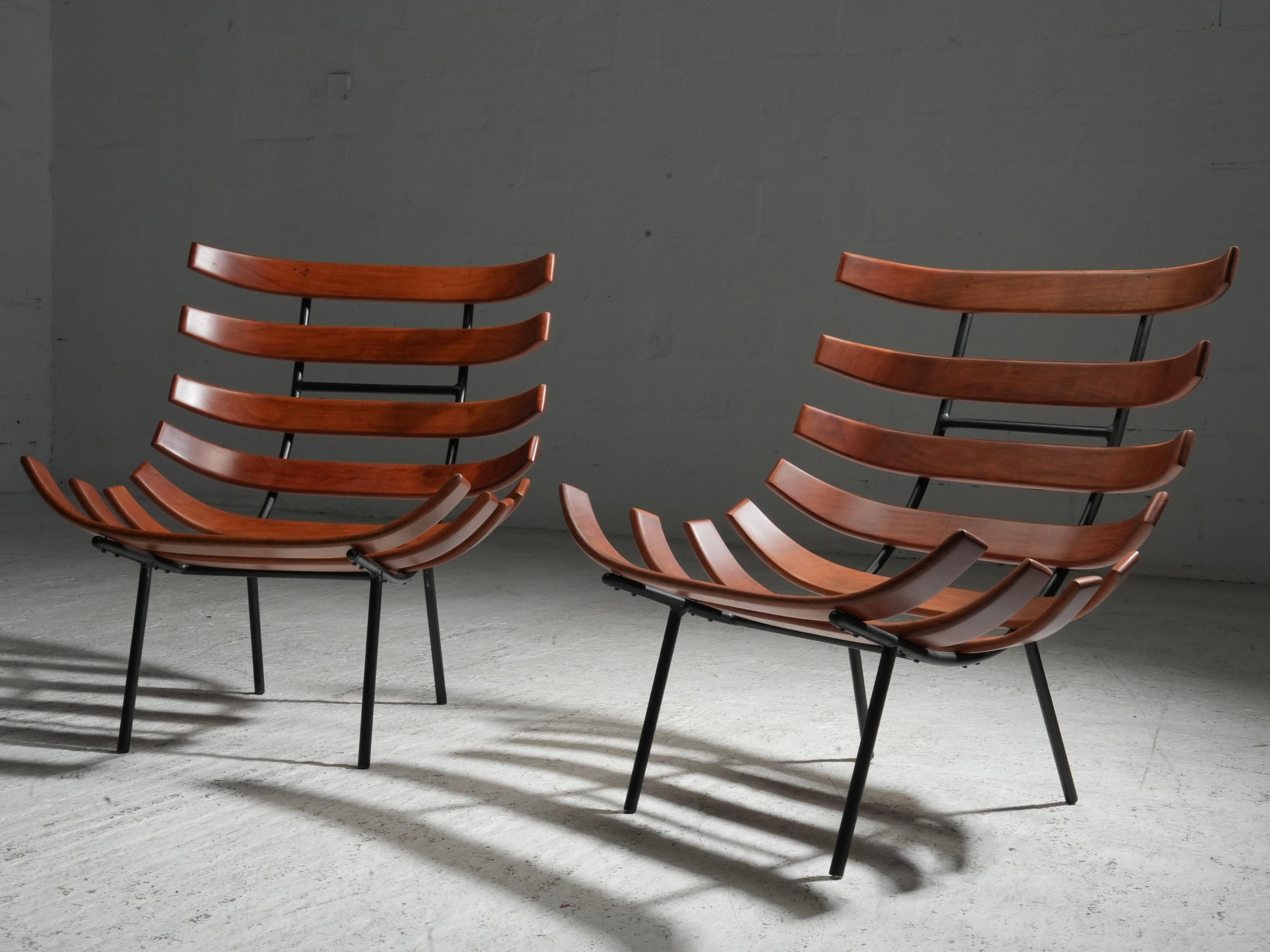 Ensemble de deux chaises longues Costela bij M. Eisler and C. Hauner, Brésil, années 1950

La chaise Costela de Martin Eisler et Carlo Hauner est une pièce bien connue du design moderniste brésilien, créée à l'origine dans les années 1950. Il