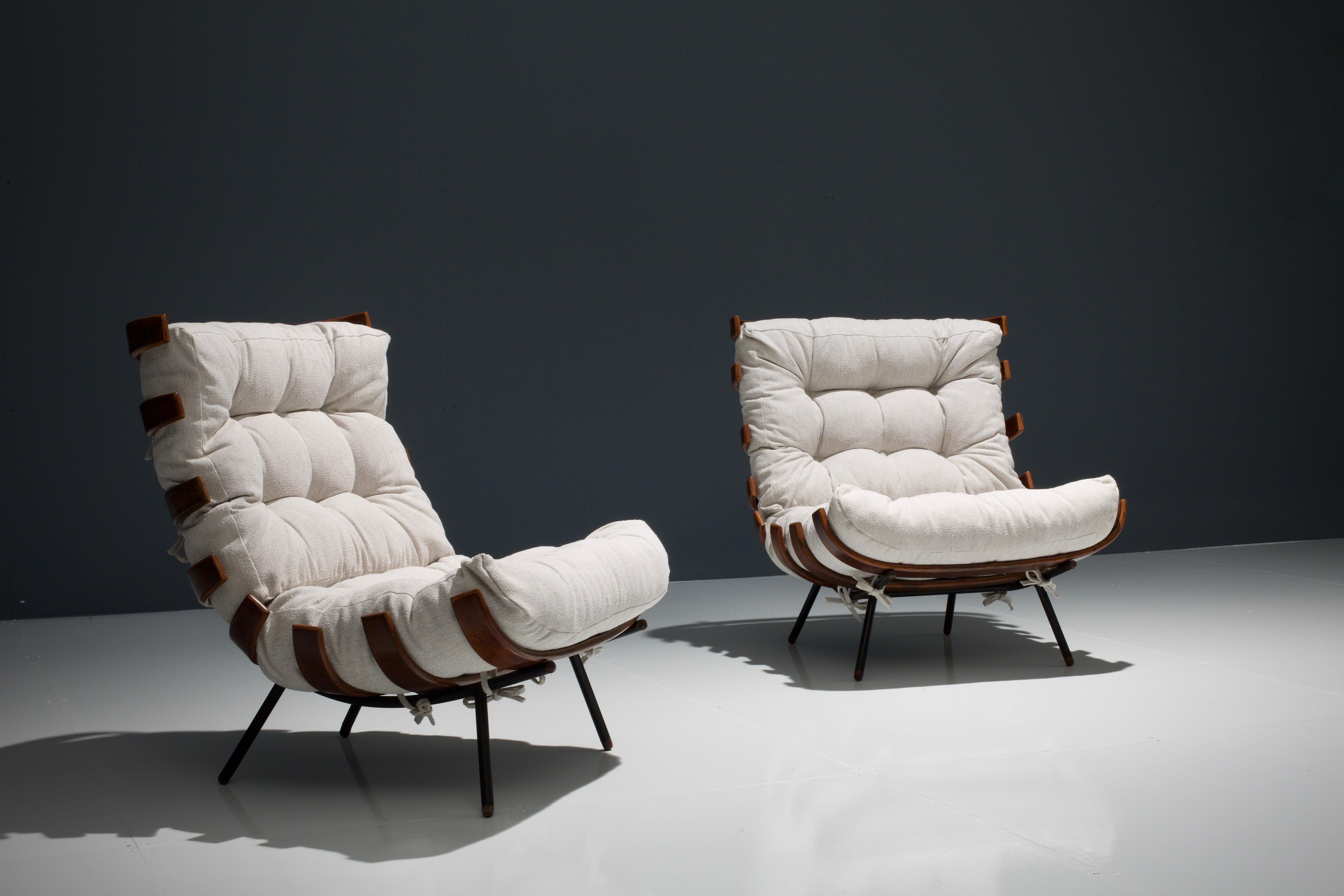 Wonderful older pair of 'Costela' lounge chairs designed by Martin Eisler in 1953 and manufactured by the companies Móveis Artesanal and Forma. The word 'costela' means rib in Portuguese, referring to the eight wooden slats in the bone-like frame.