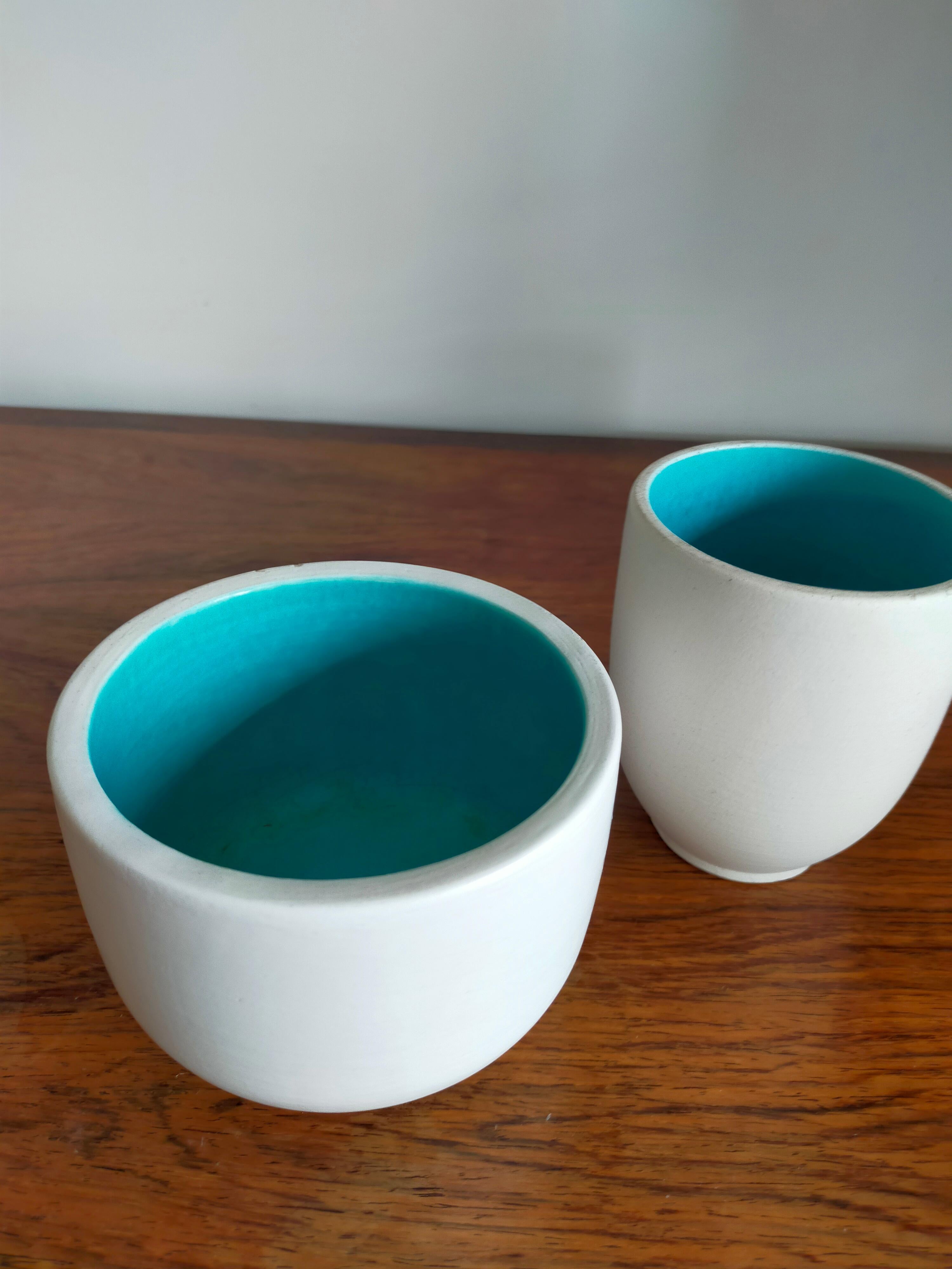 French Set of Two Cream and Turquoise Ceramic Vide Poche by Kermis Sèvres For Sale