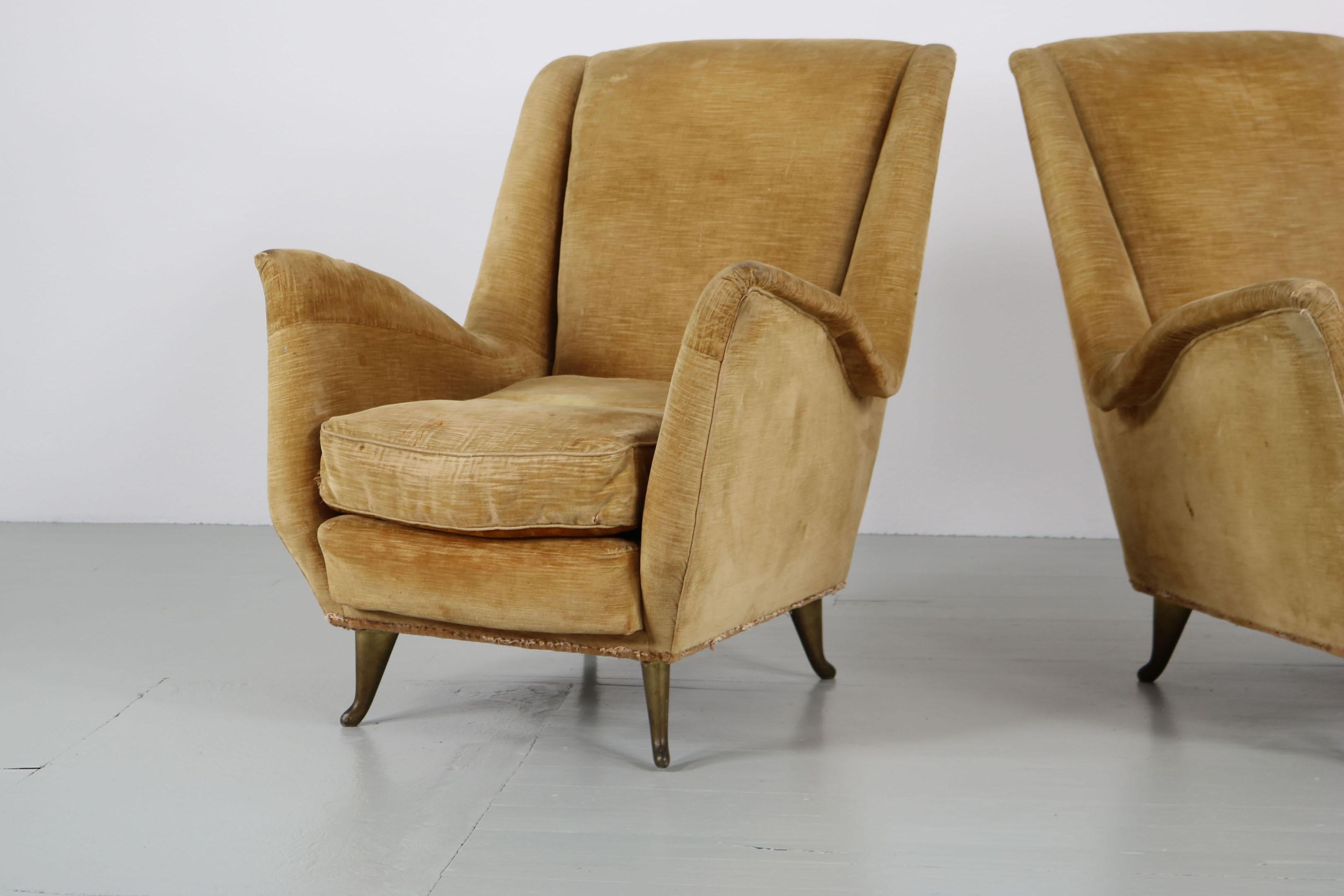 I. S. A. Bergamo Italian Set of Two Cream Coloured Wingback Chairs, 1950s For Sale 1