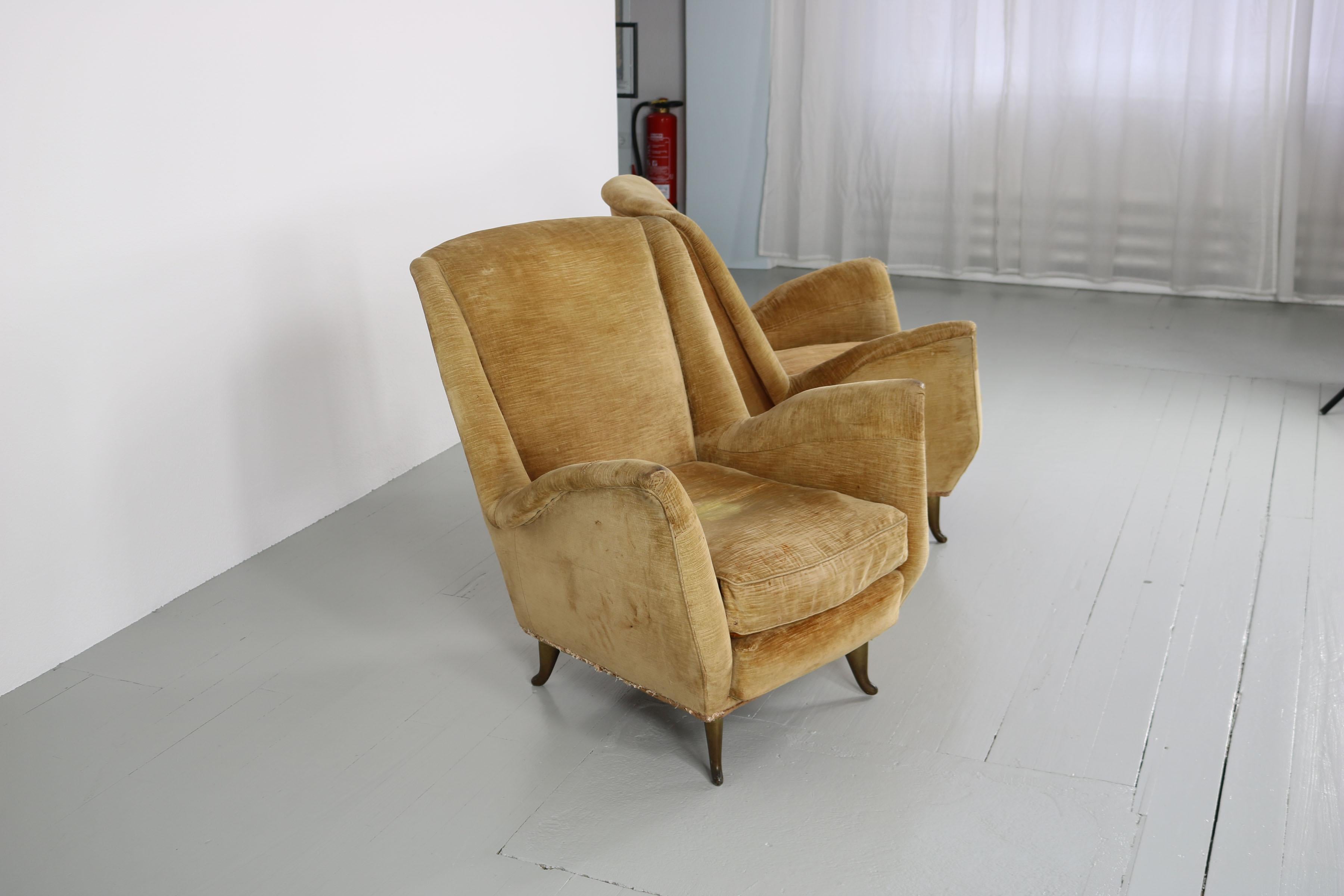 I. S. A. Bergamo Italian Set of Two Cream Coloured Wingback Chairs, 1950s For Sale 4