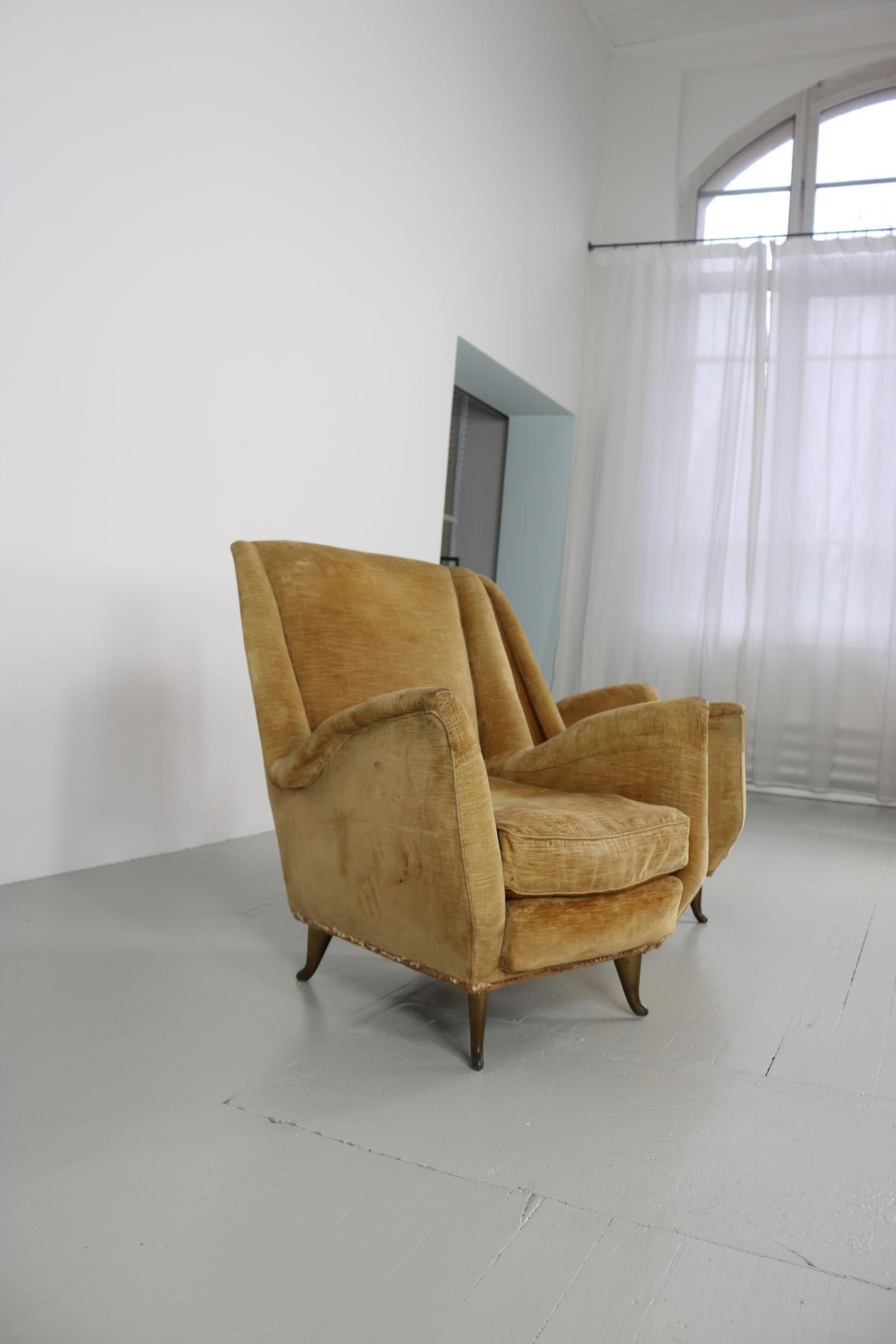I. S. A. Bergamo Italian Set of Two Cream Coloured Wingback Chairs, 1950s en vente 8