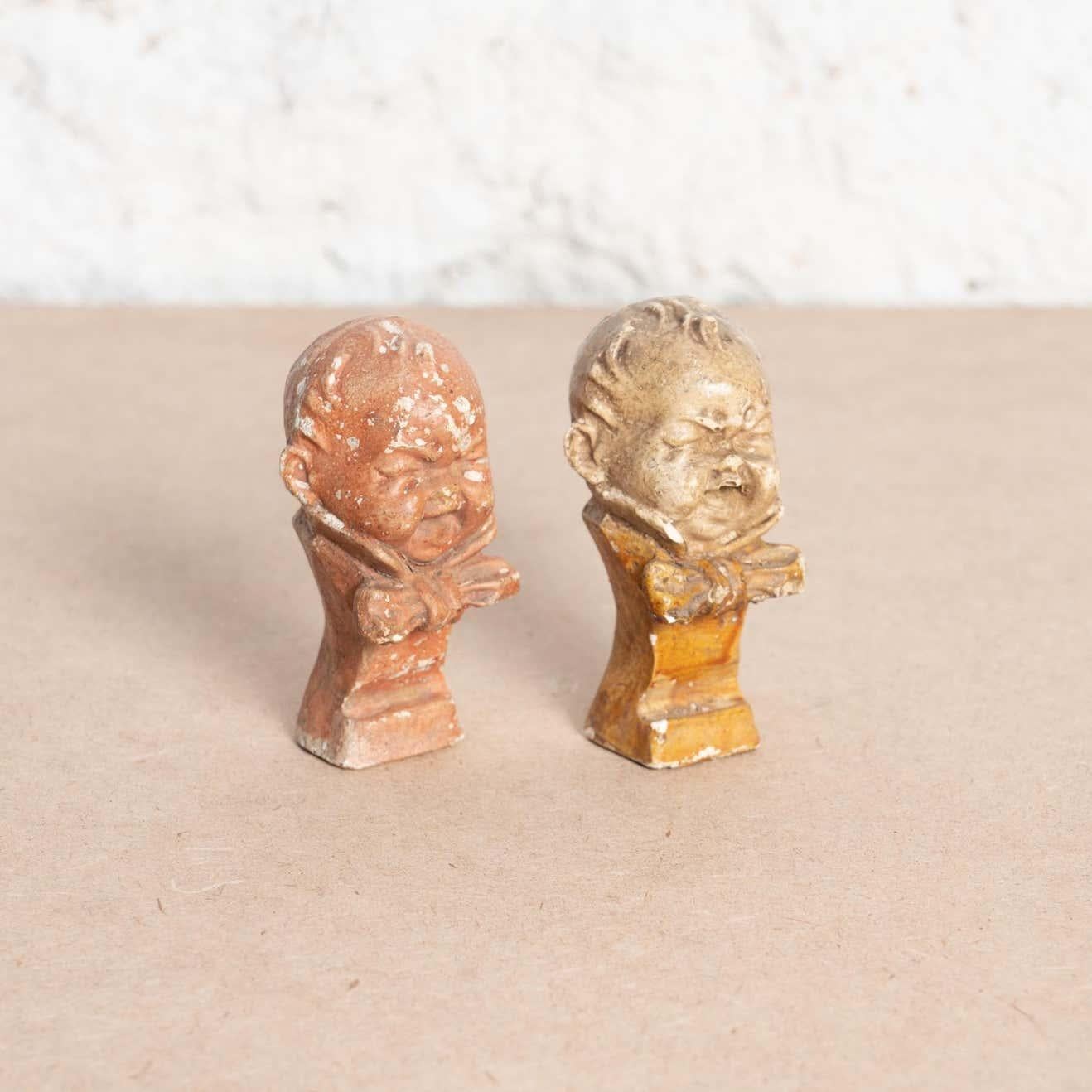 Set of Two Crying Baby Plaster Figures, circa 1930 In Good Condition For Sale In Barcelona, Barcelona