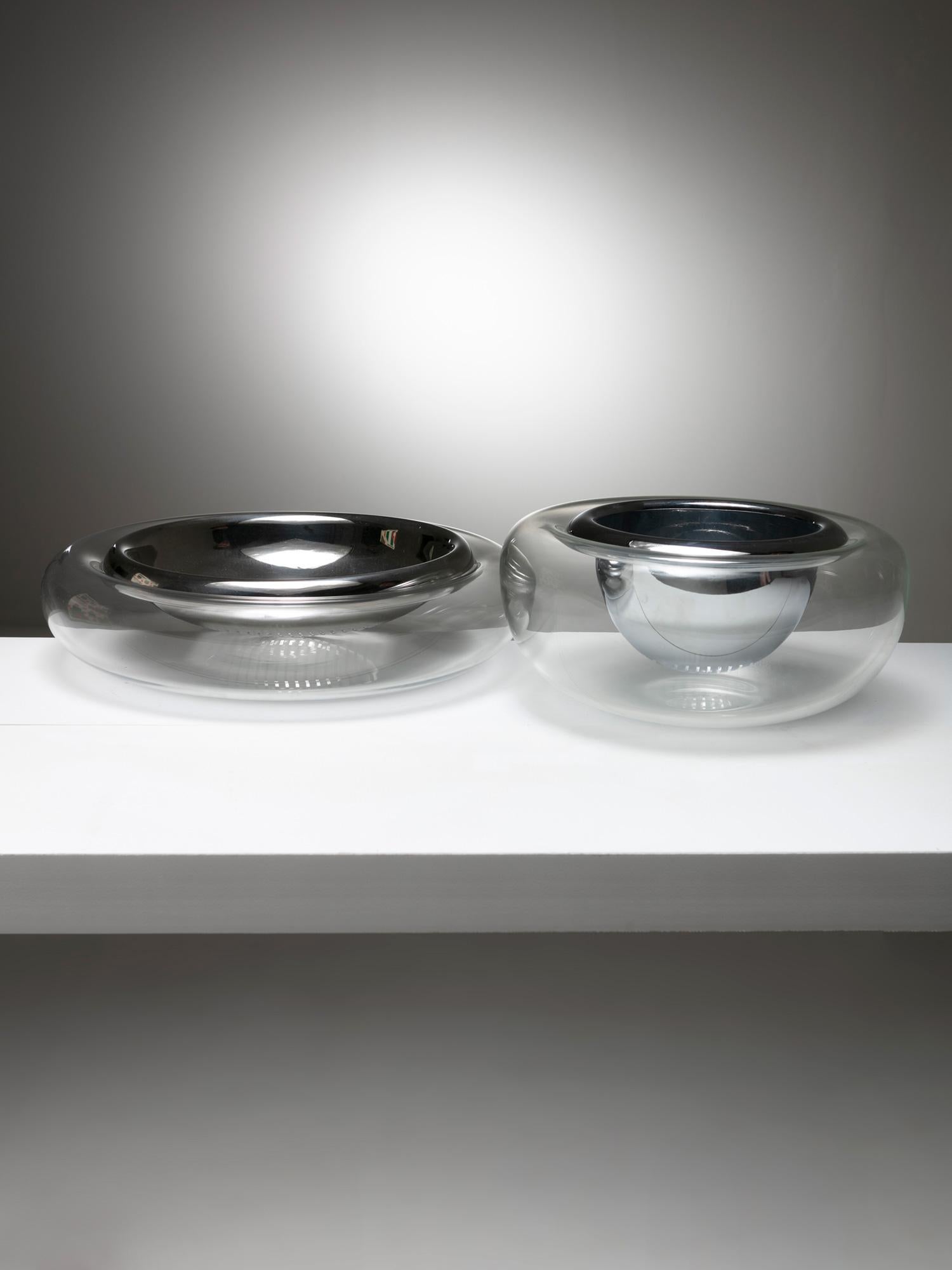 Pair of crystal bowls by Eleonore Peduzzi Riva for Vistosi.
Different shape glass shells and stainless steel removable grids to keep cool fruit.