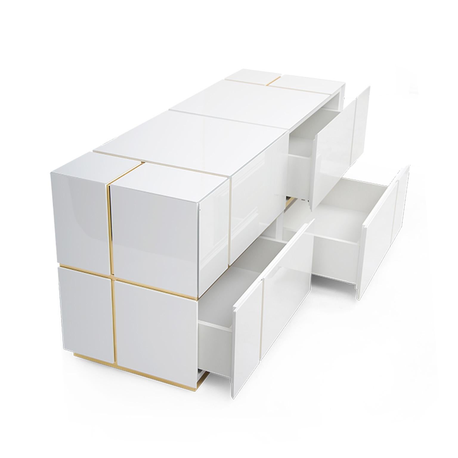 This modern set of 2 bedside tables diamond gently fit the bedroom atmosphere by contrasting white and brass. The handcrafted construction has a high gloss white finish and brass details. Made of wood, plywood and brass, bedside tables Diamond